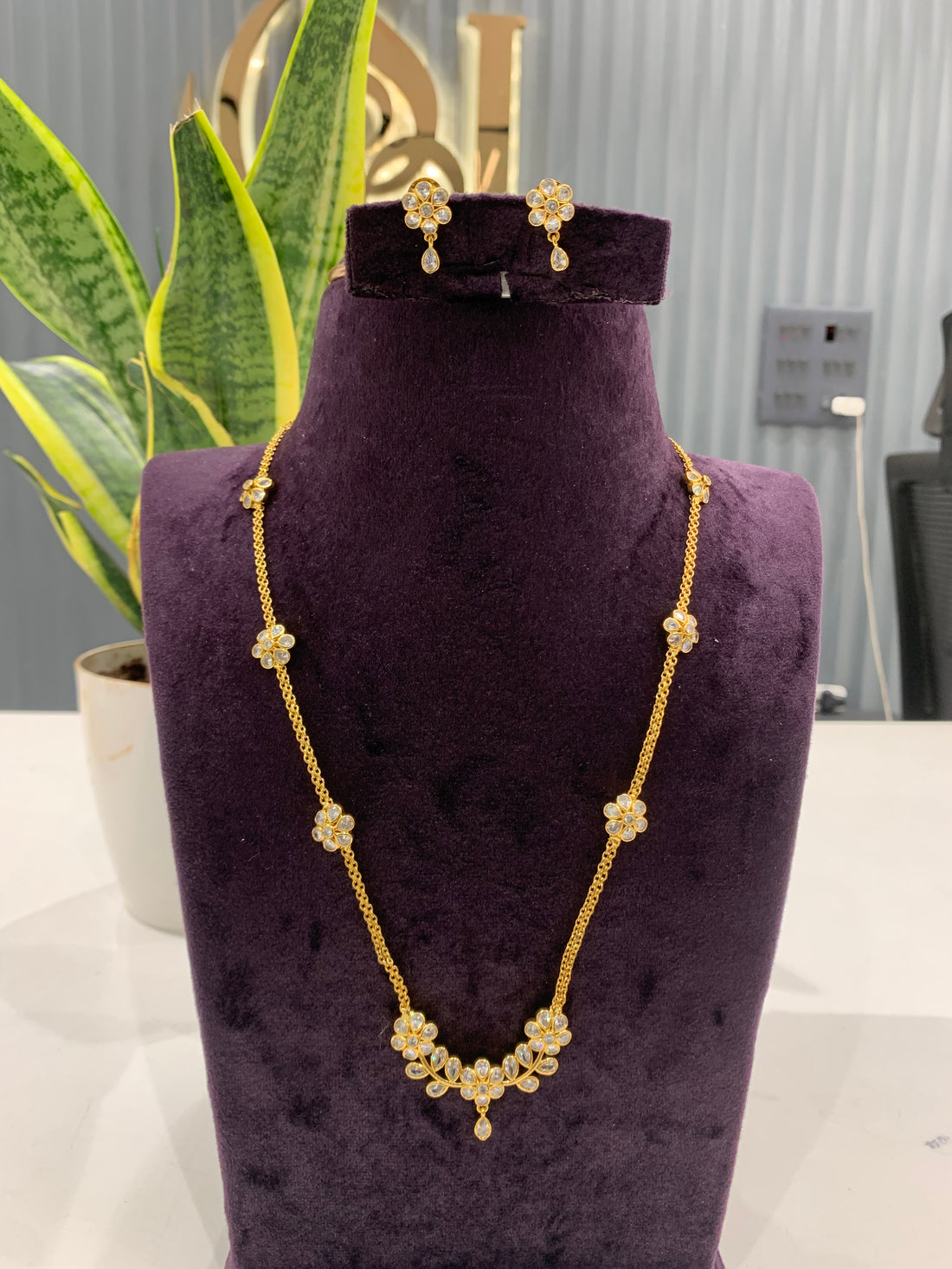 Beautiful chain set