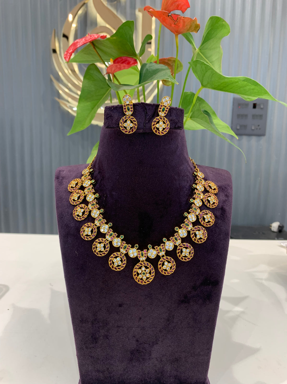 Beautiful short bottumala necklace