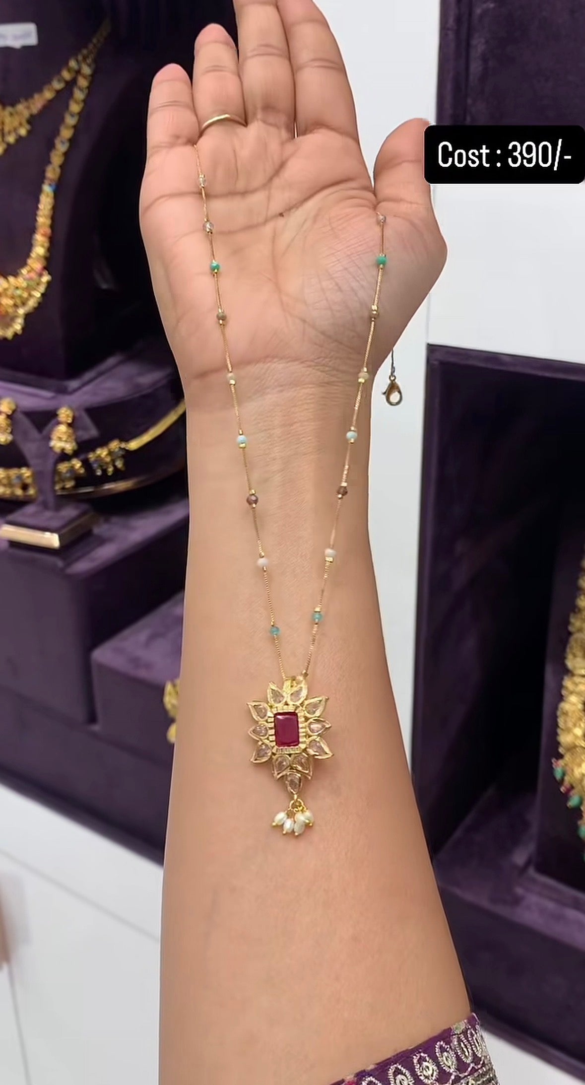 Beautiful pendant with fancy  chain