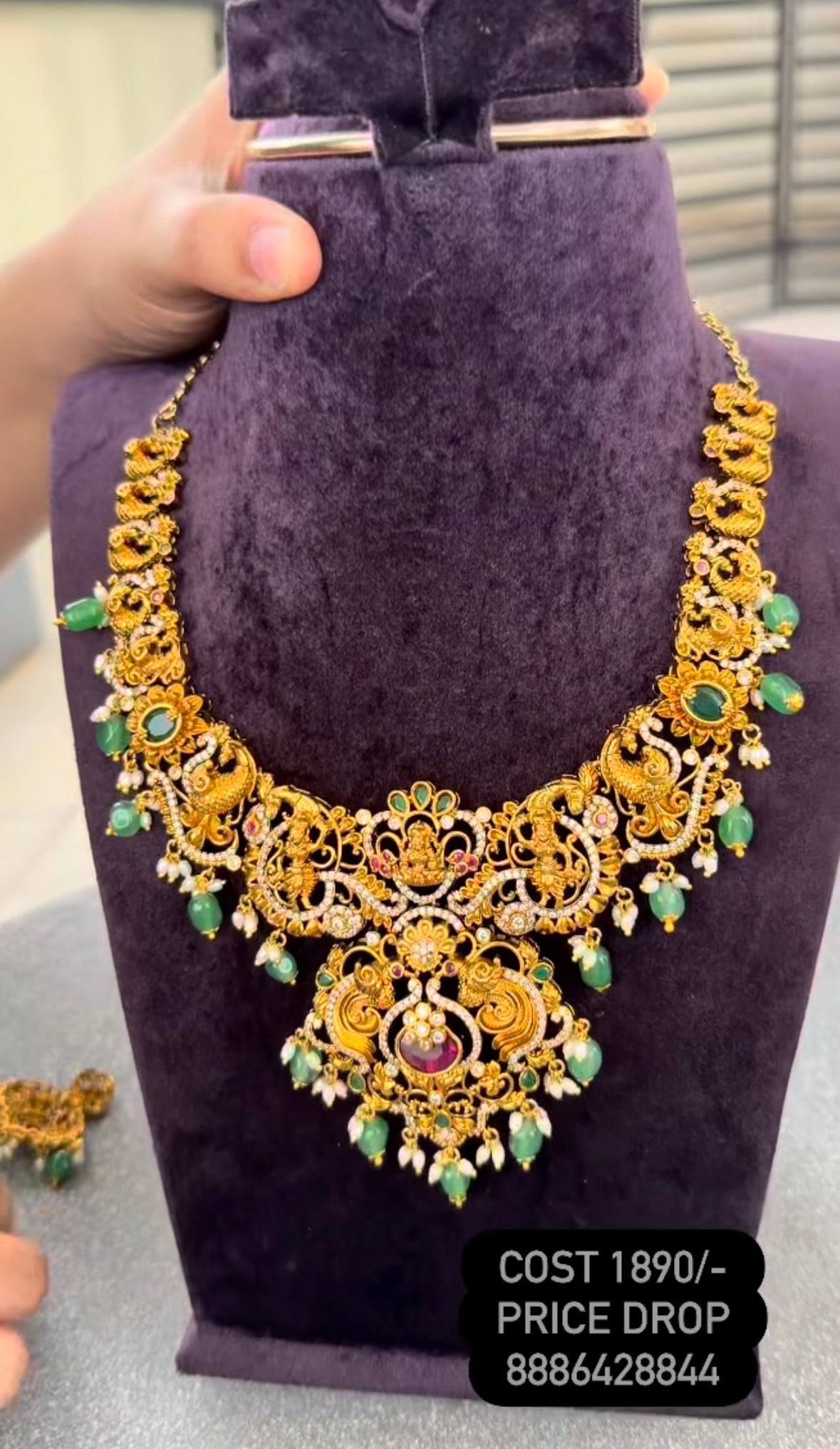 Beautiful traditional necklace @ ashadam offer price