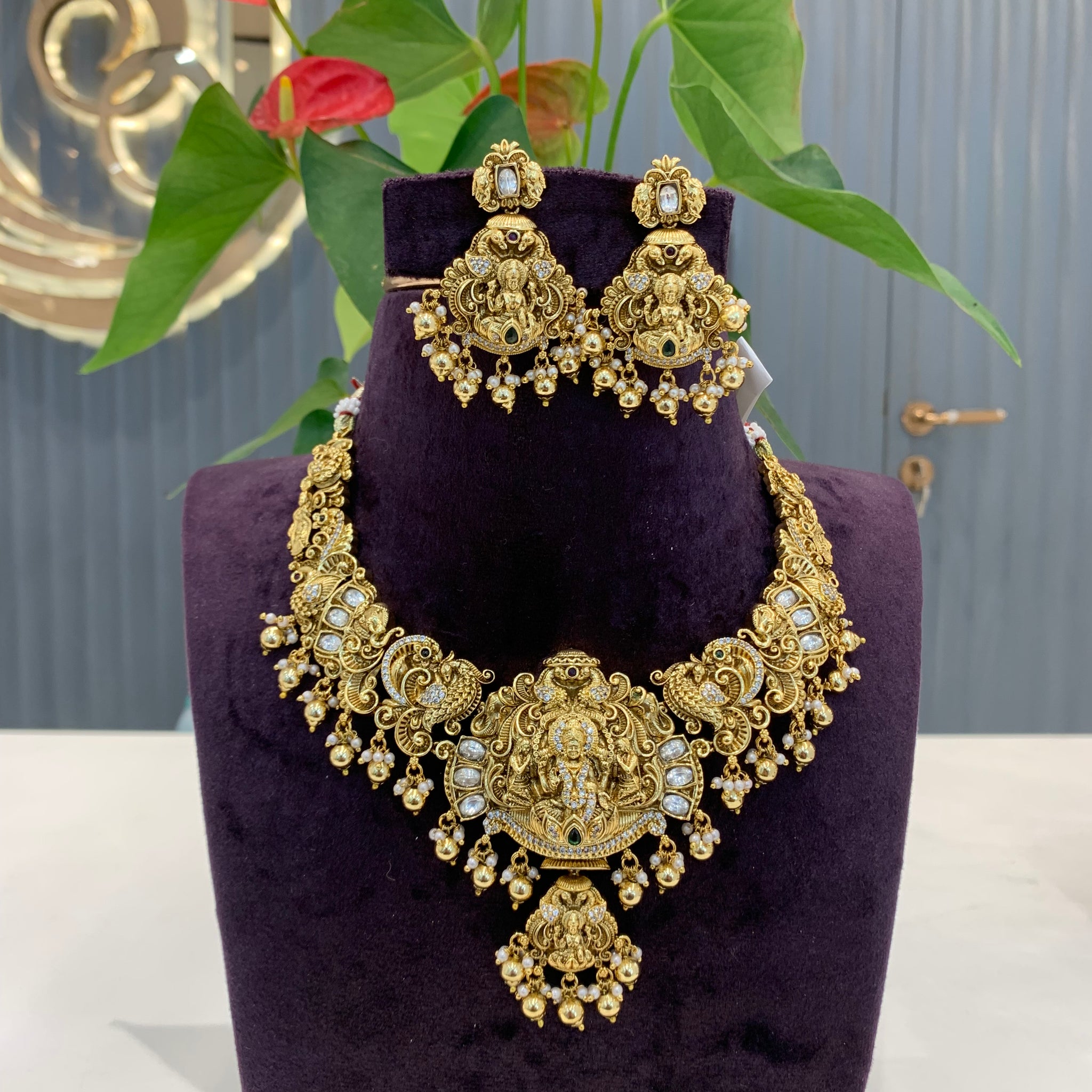 Beautiful 3D kundhan set