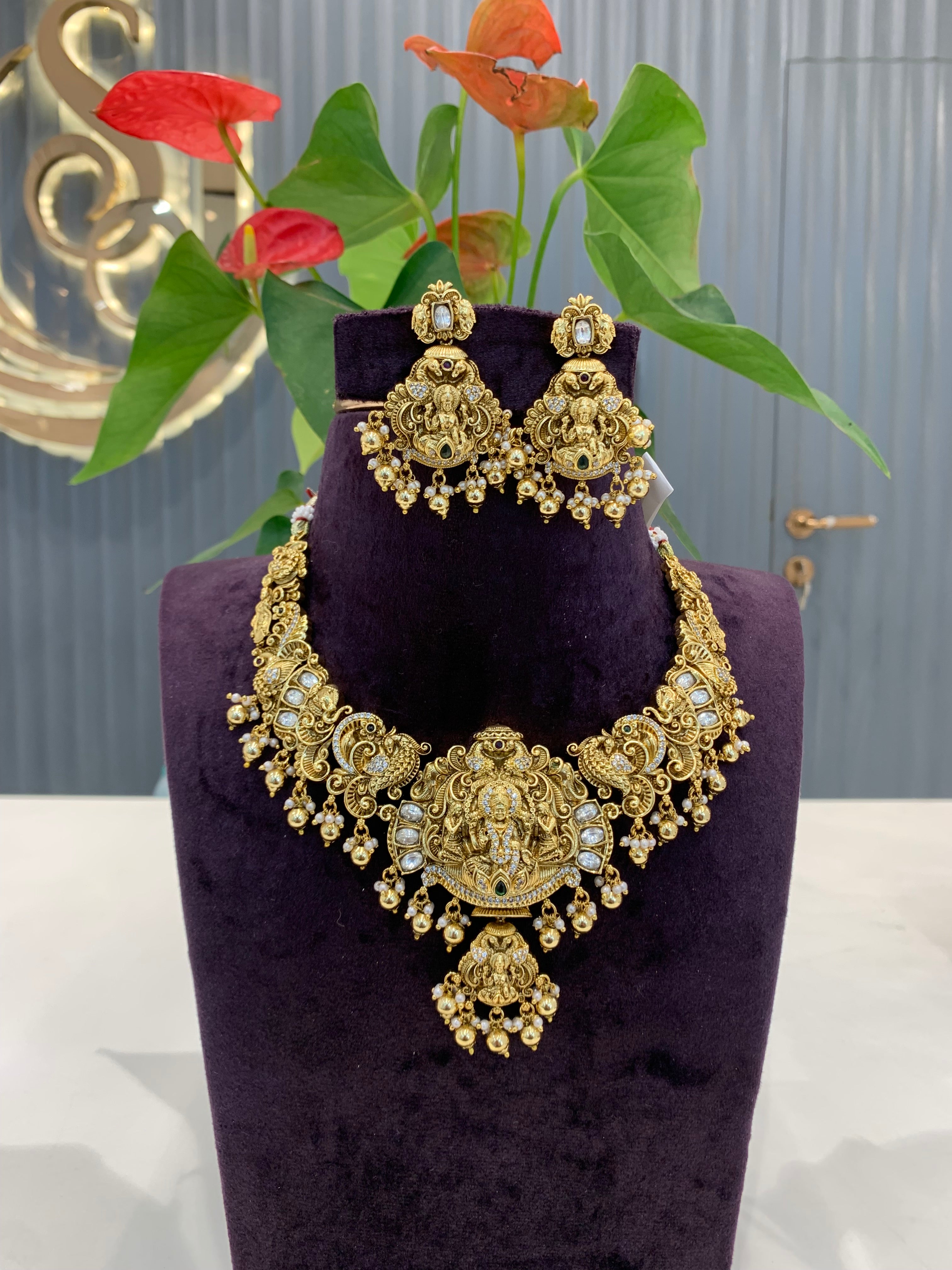 Beautiful 3D kundhan set