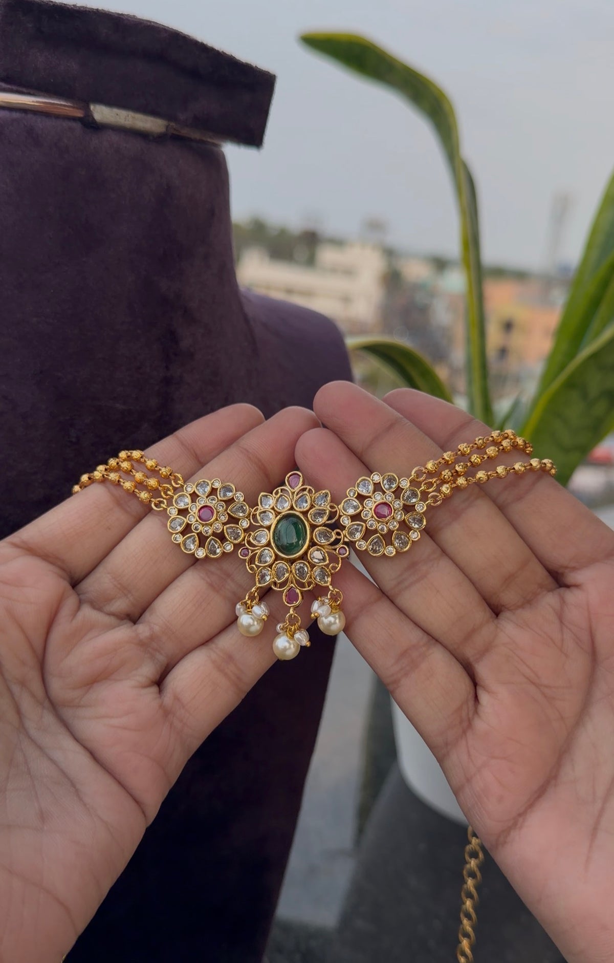 Beautiful Locket chain as Chocker with Kaskai Chain
