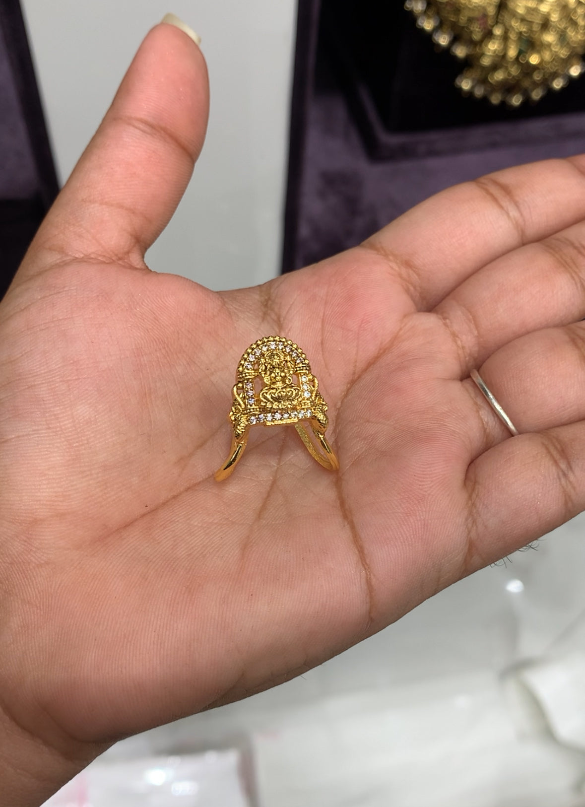 Beautiful adjustable vanki ring