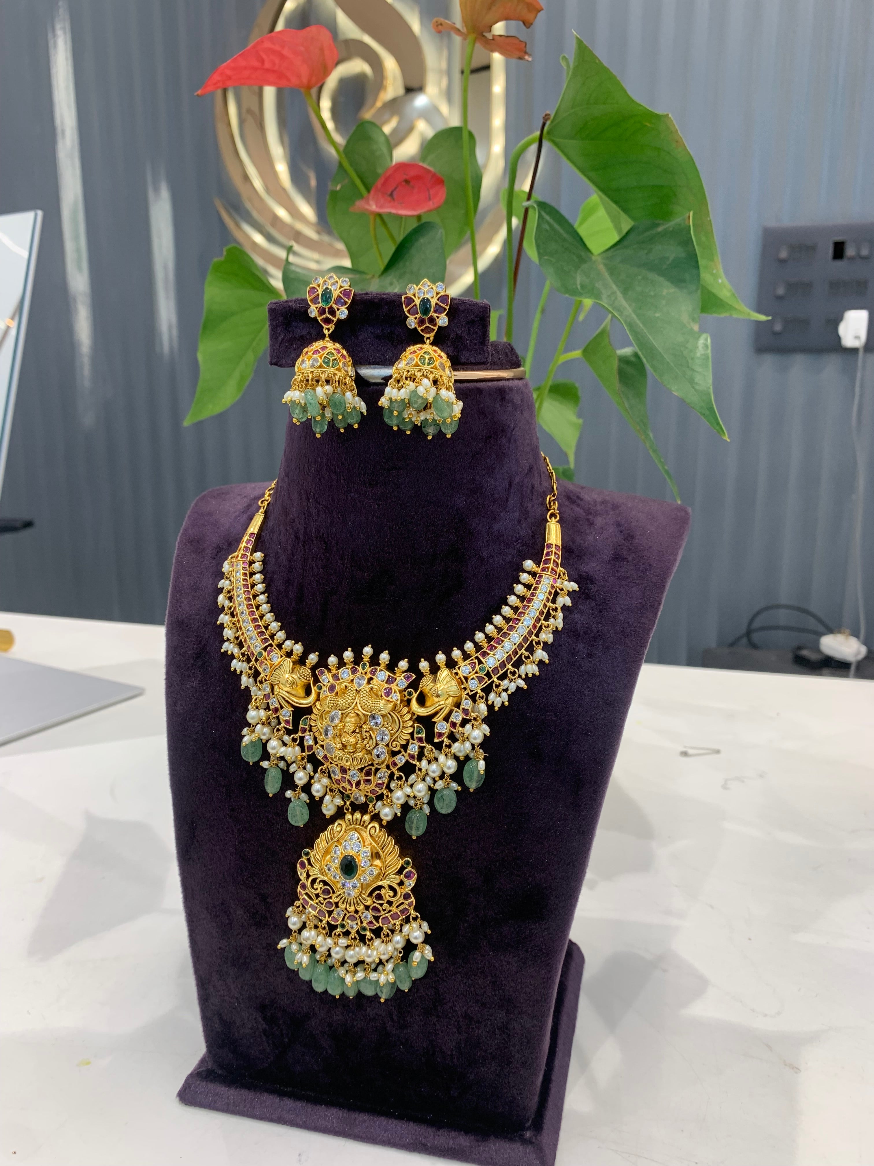 Beautiful jadav kundhan  style kanti pattern neckset