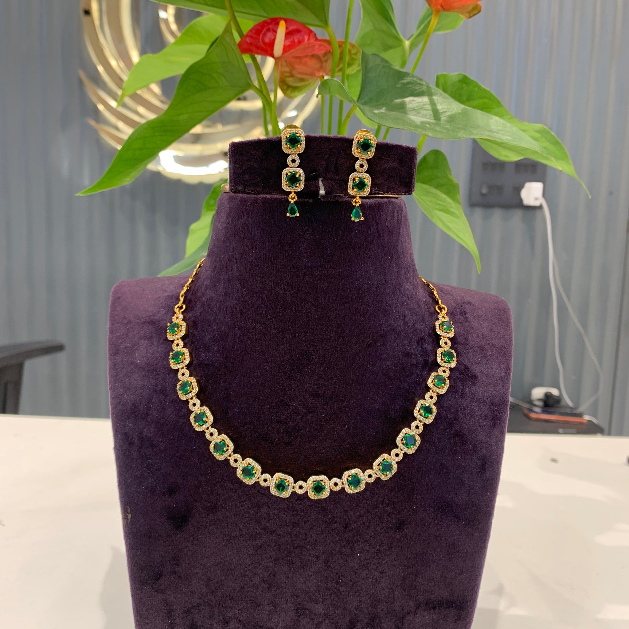 Beautiful green stone simple necklace