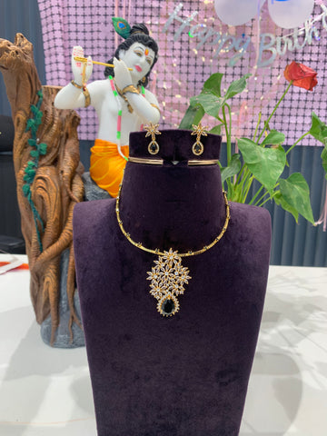 Beautiful kanti pattern set with black stones