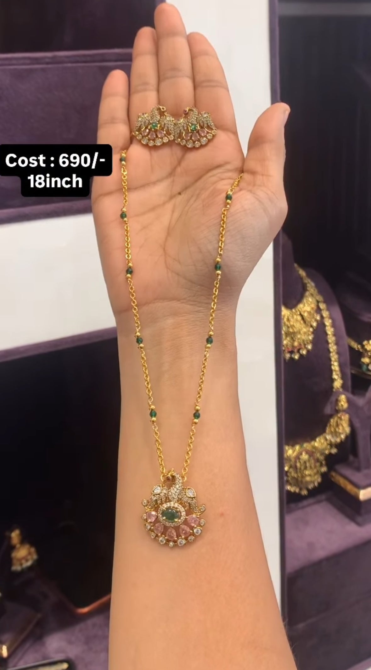 Beautiful customised chain with beautiful pendant set