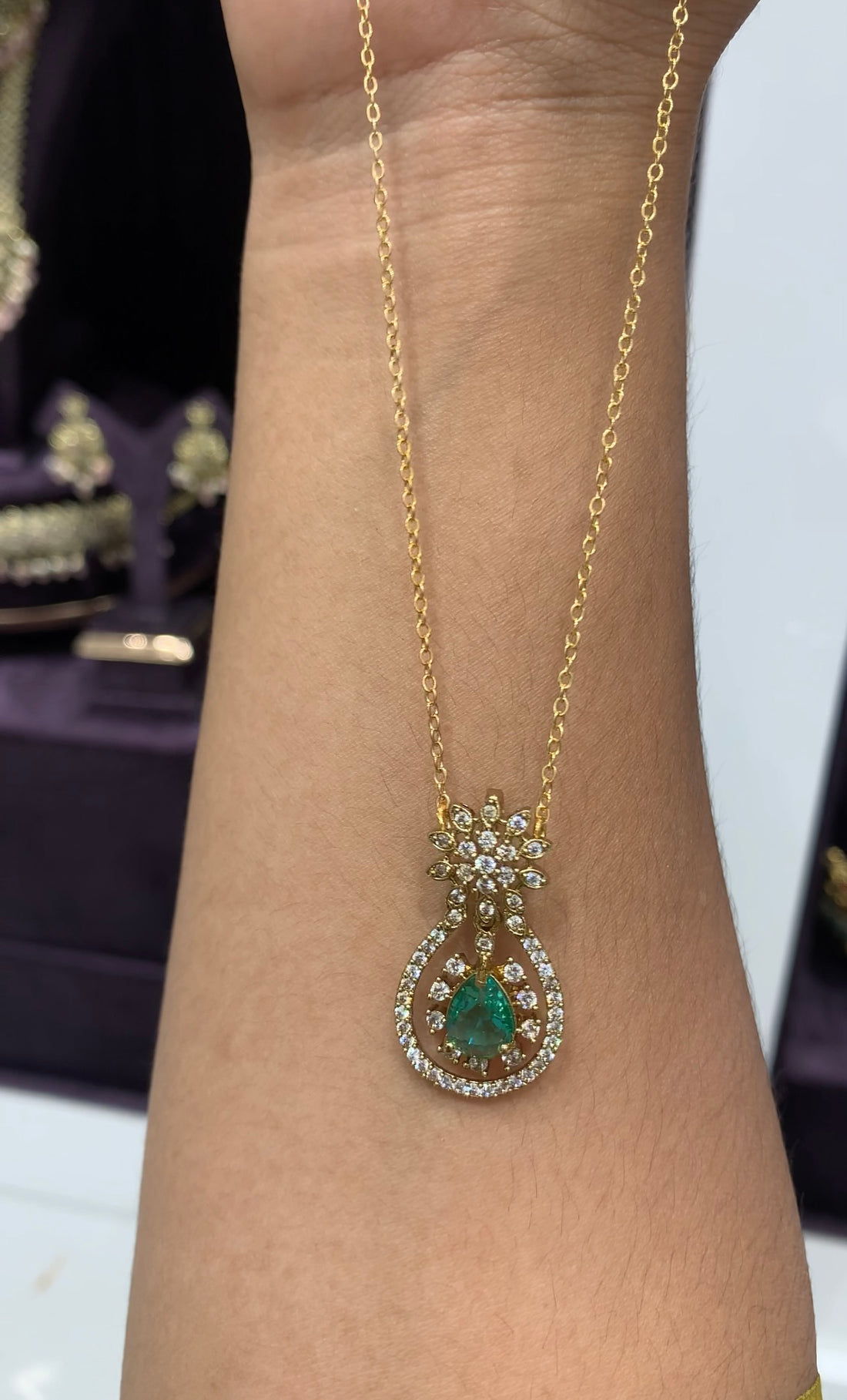 Beautiful Lcoket set with Chain