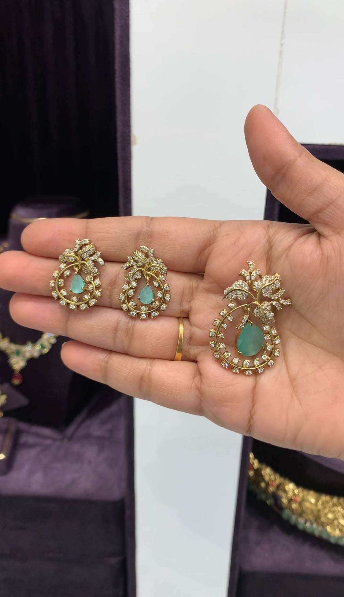 Cute Pendent set with back hook