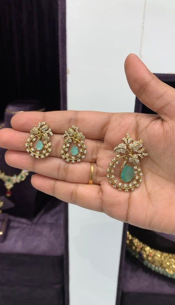 Cute Pendent set with back hook