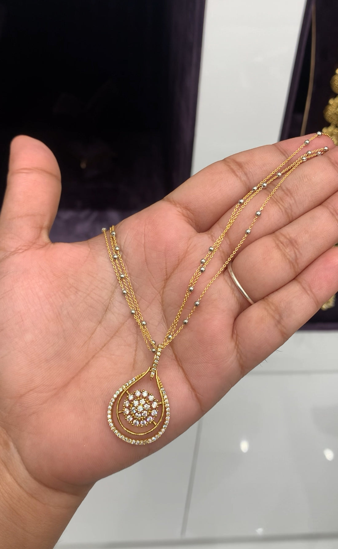 Beautiful stylish pendant with chain