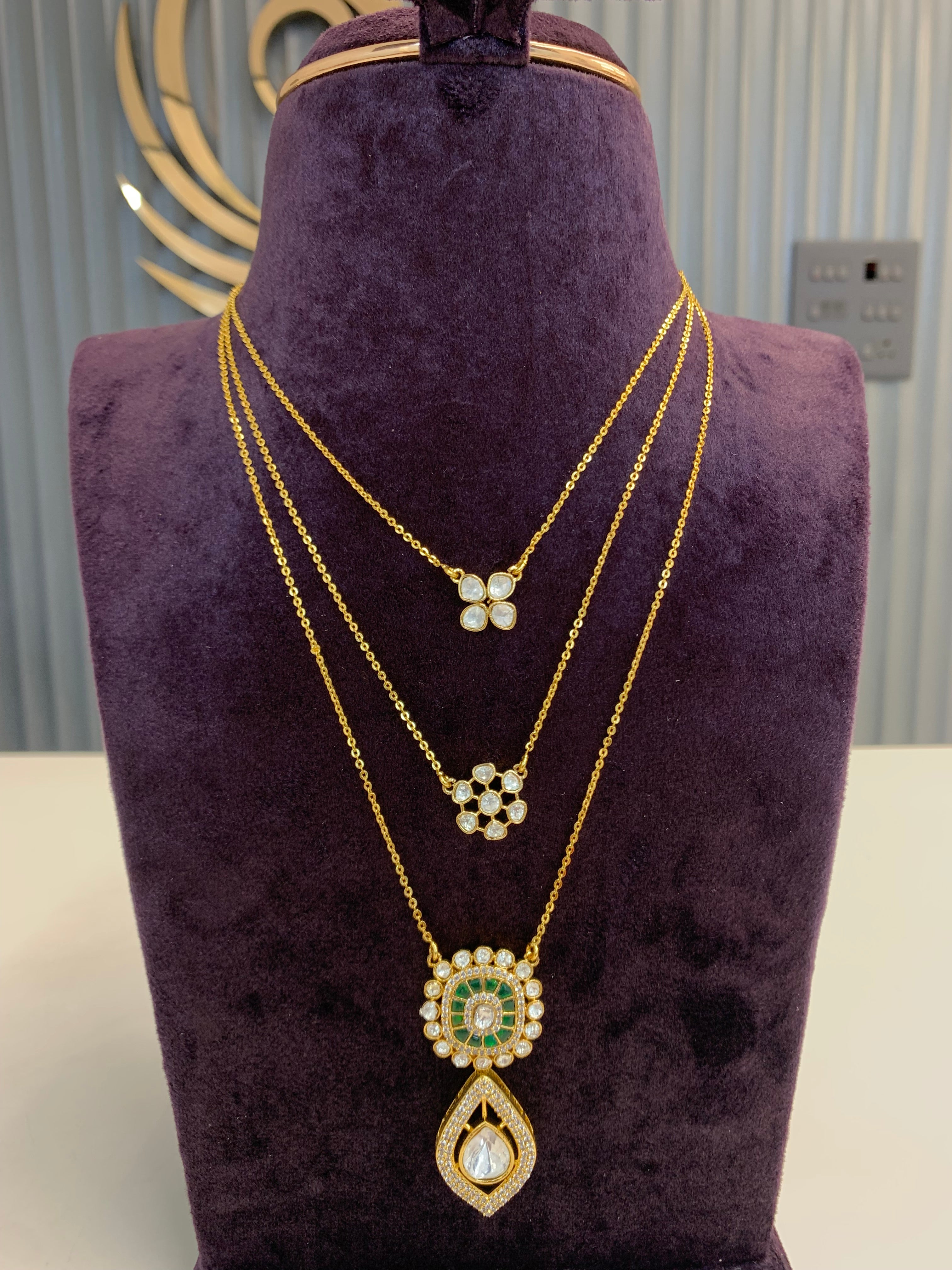 Stylish piece with 3 step grab soon