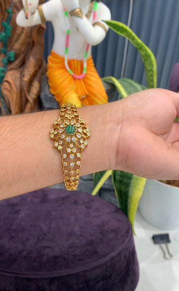 Beautiful openable bracelet