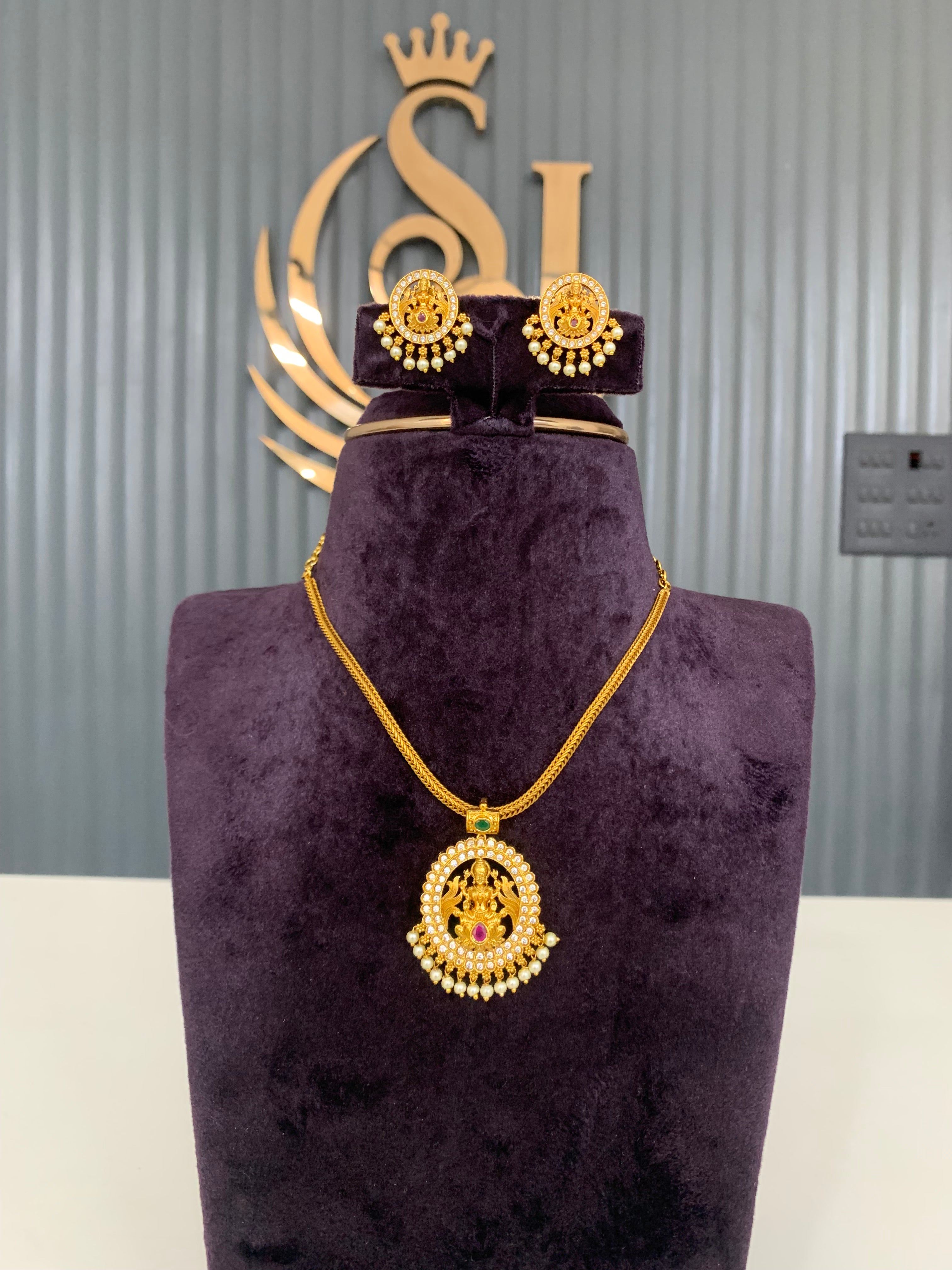 Beautiful simple necklace