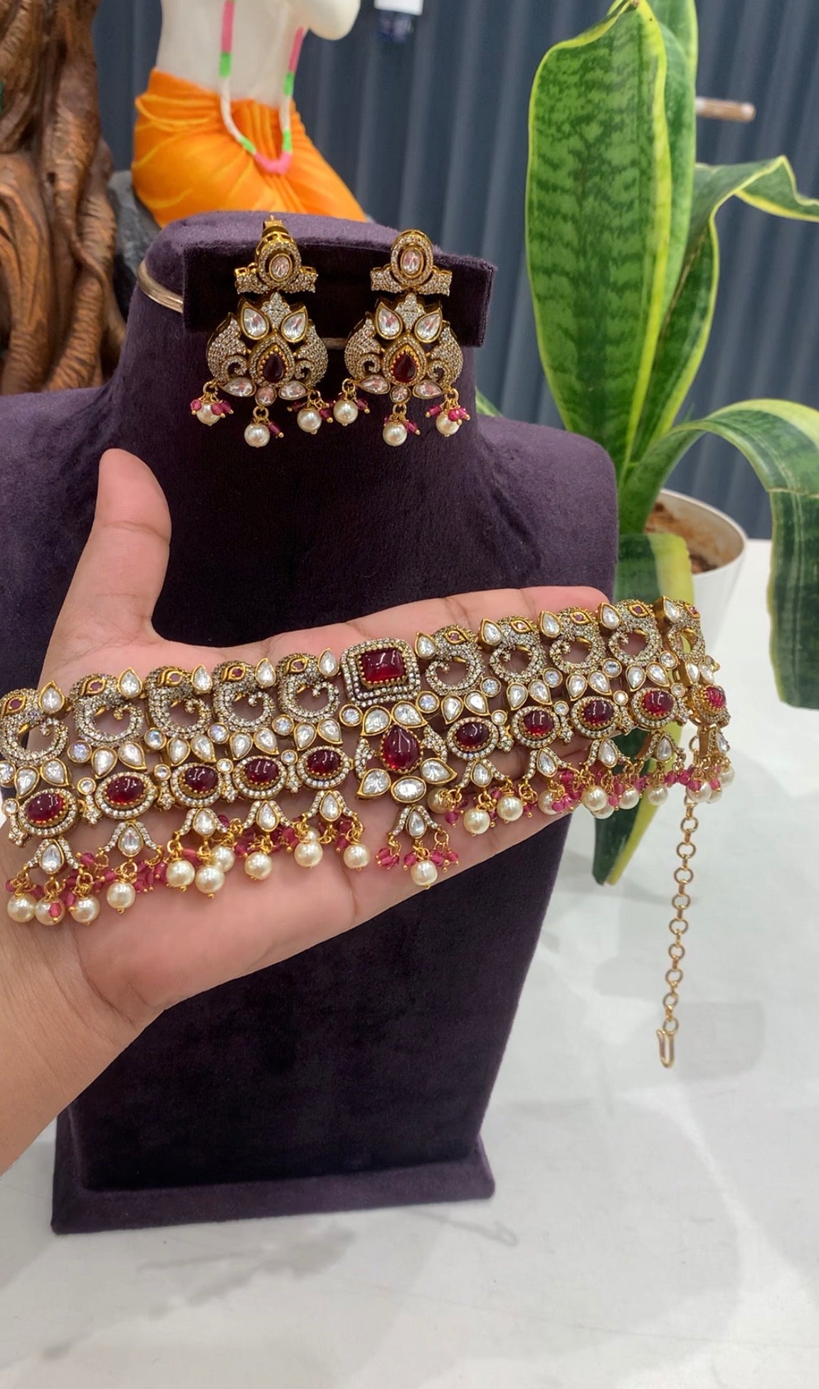 Beautiful moissanite stone chocker