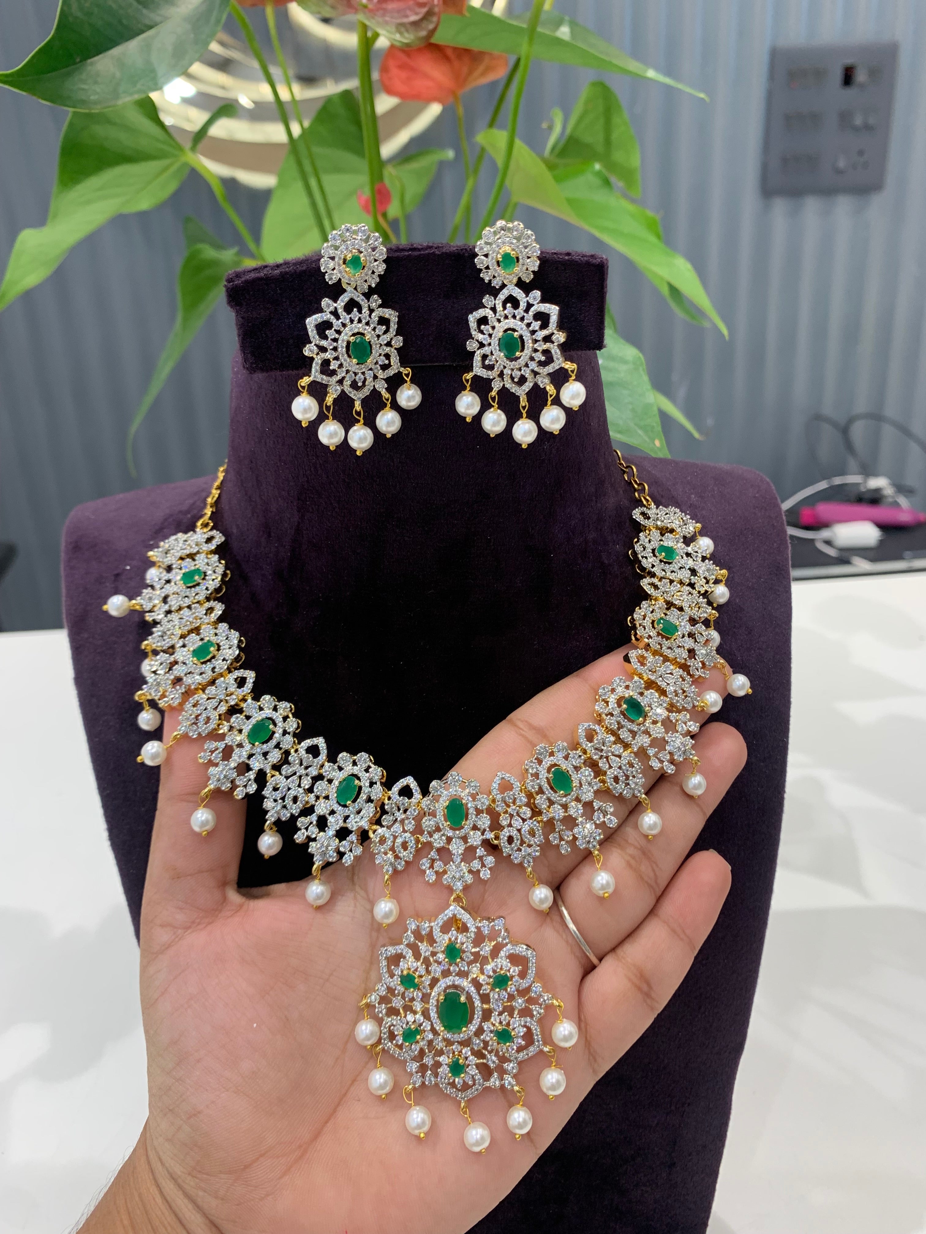 Beautiful GJ polish short necklace with green stone