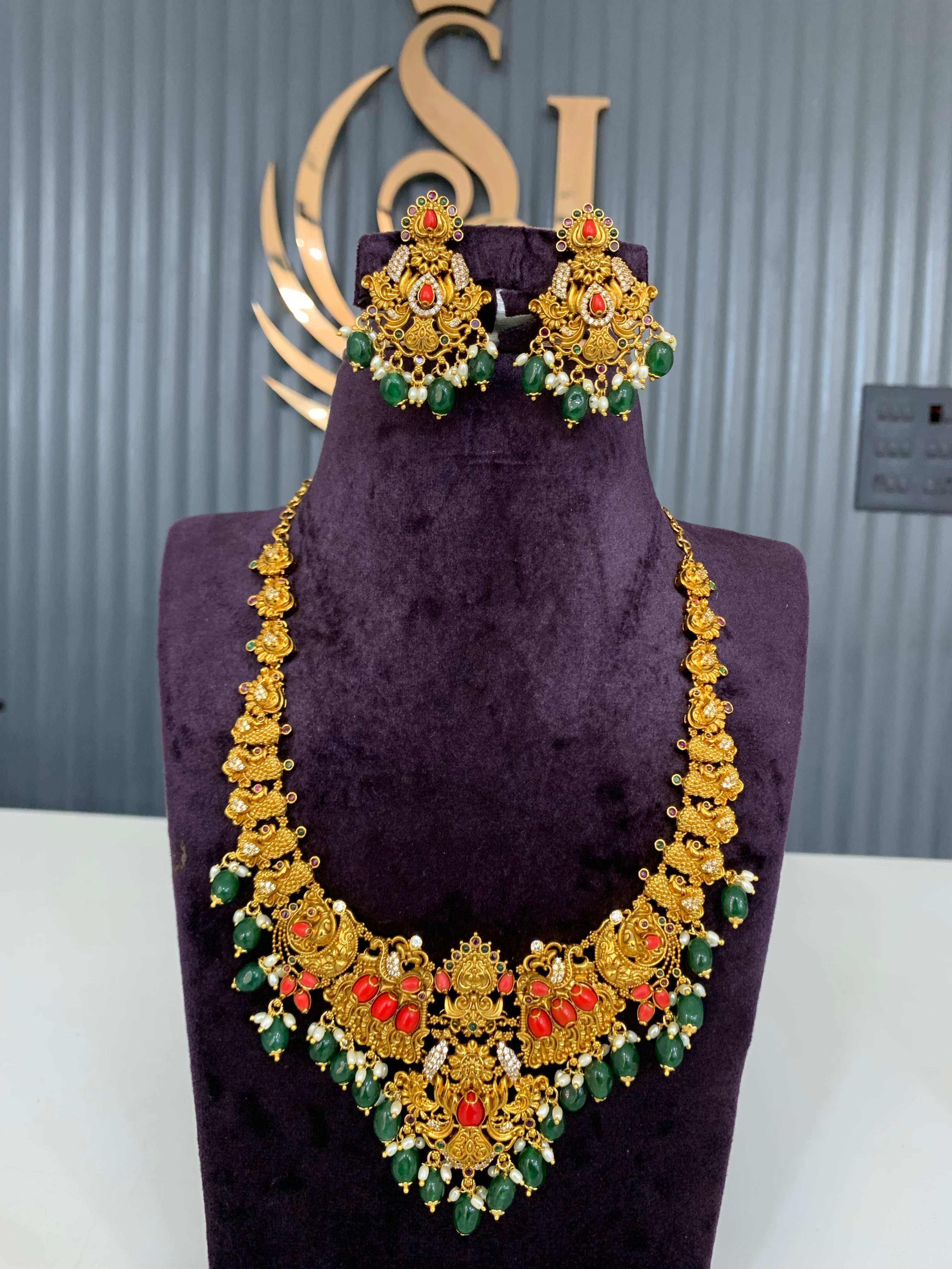 Traditional coaral stone necklace