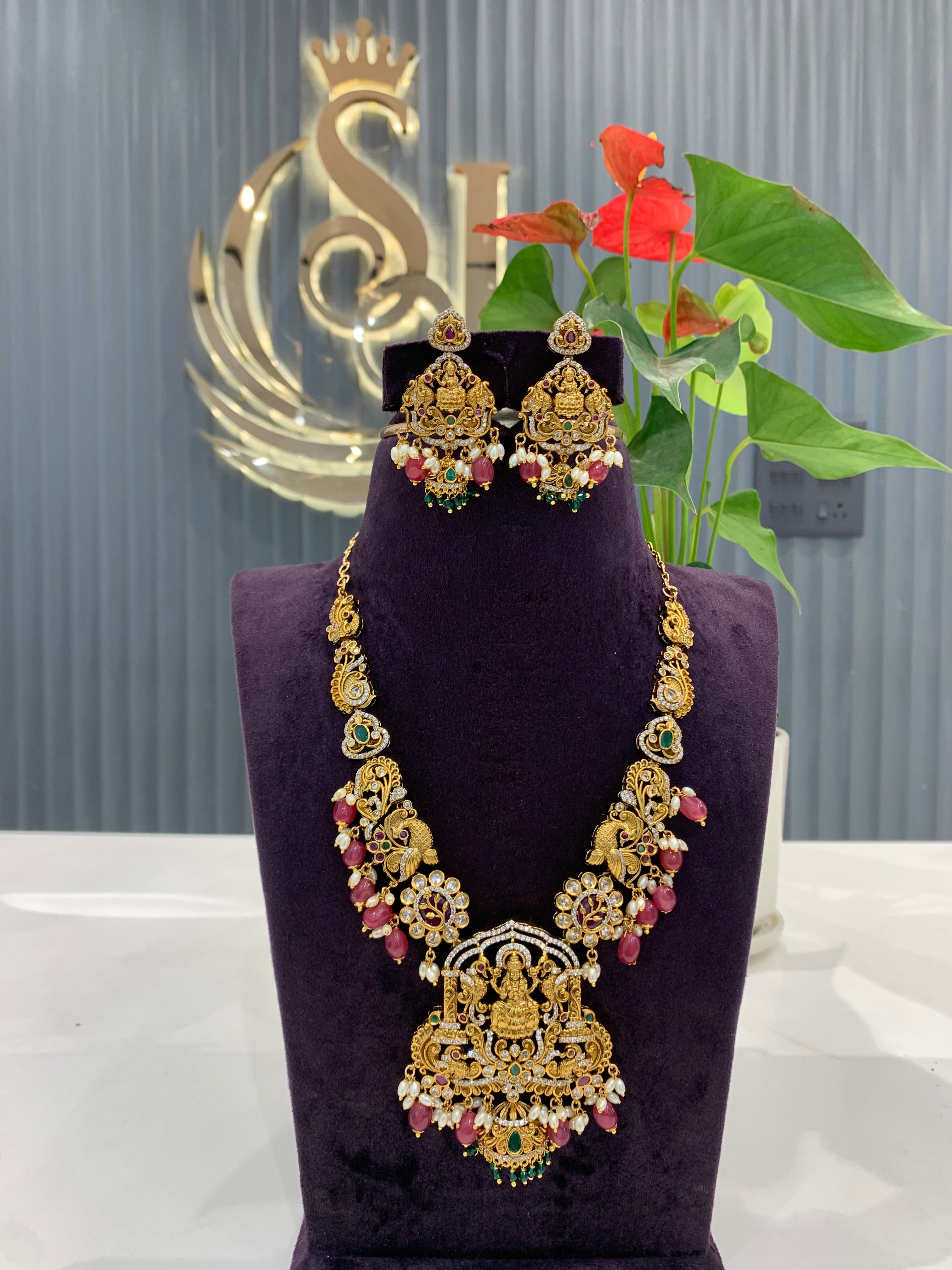 Beautiful nakshi necklace