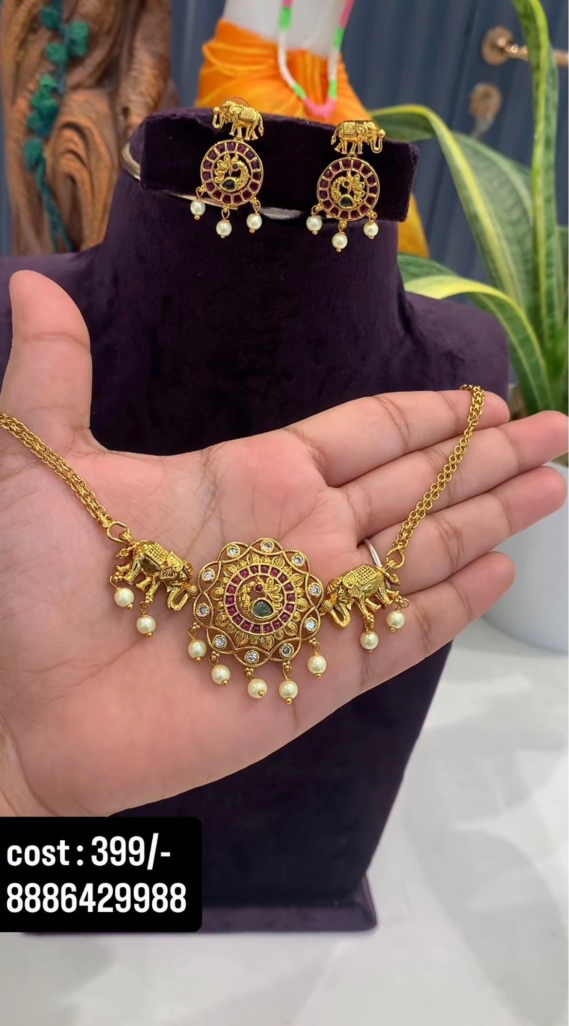 Beautiful simple cute chocker set