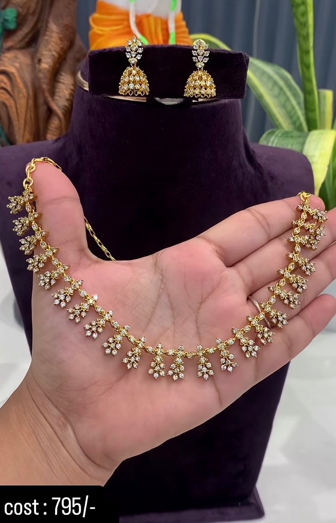 Beautiful party wear necklace