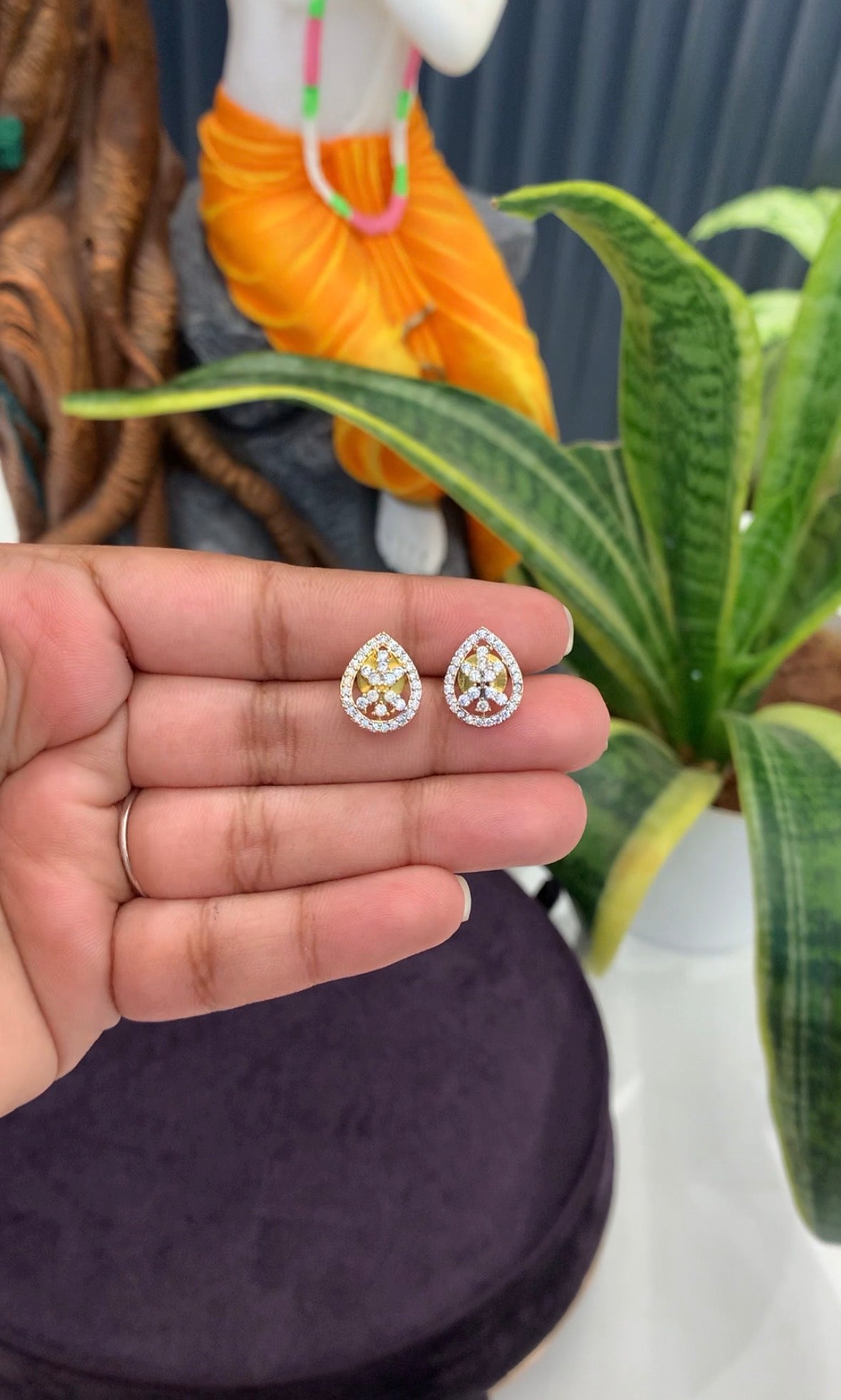 Beautiful diamond replica studs with pushback