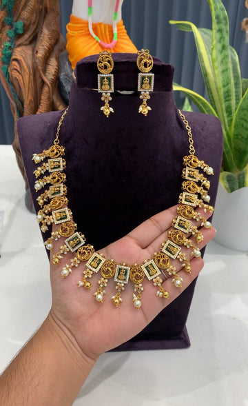 Beautiful short necklace