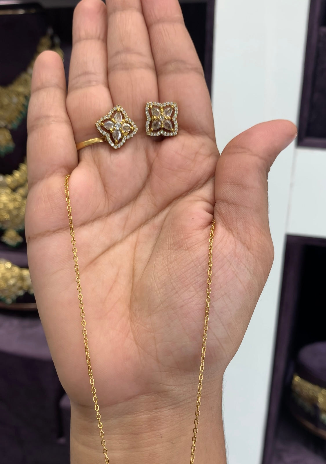 Beautiful Locket set with Nice chain