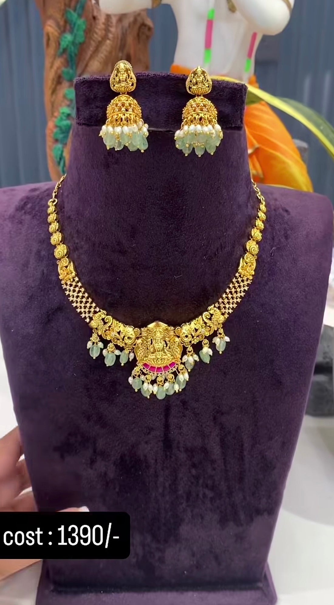 Beautiful jadav necklace