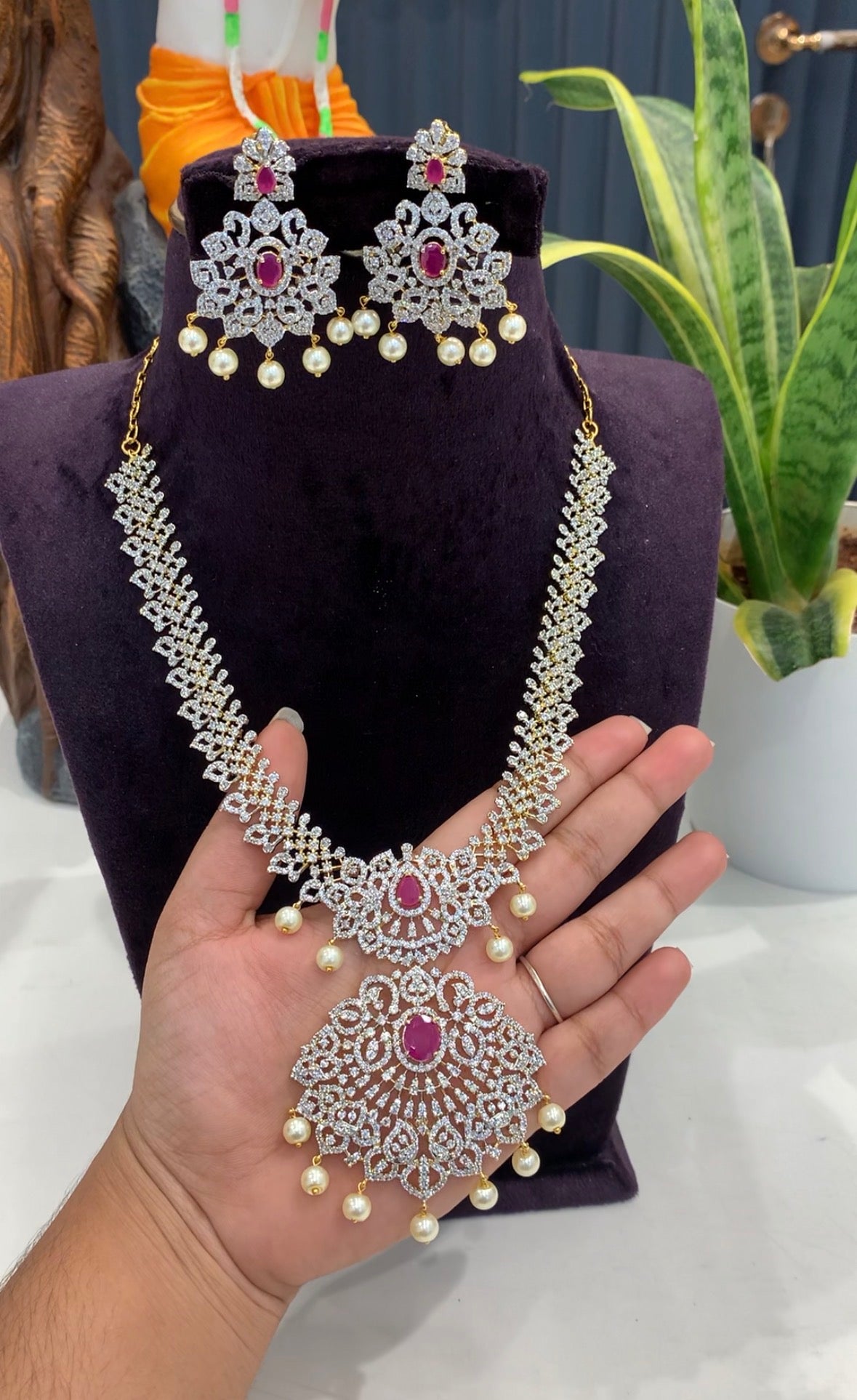 Beautiful GJ polish necklace