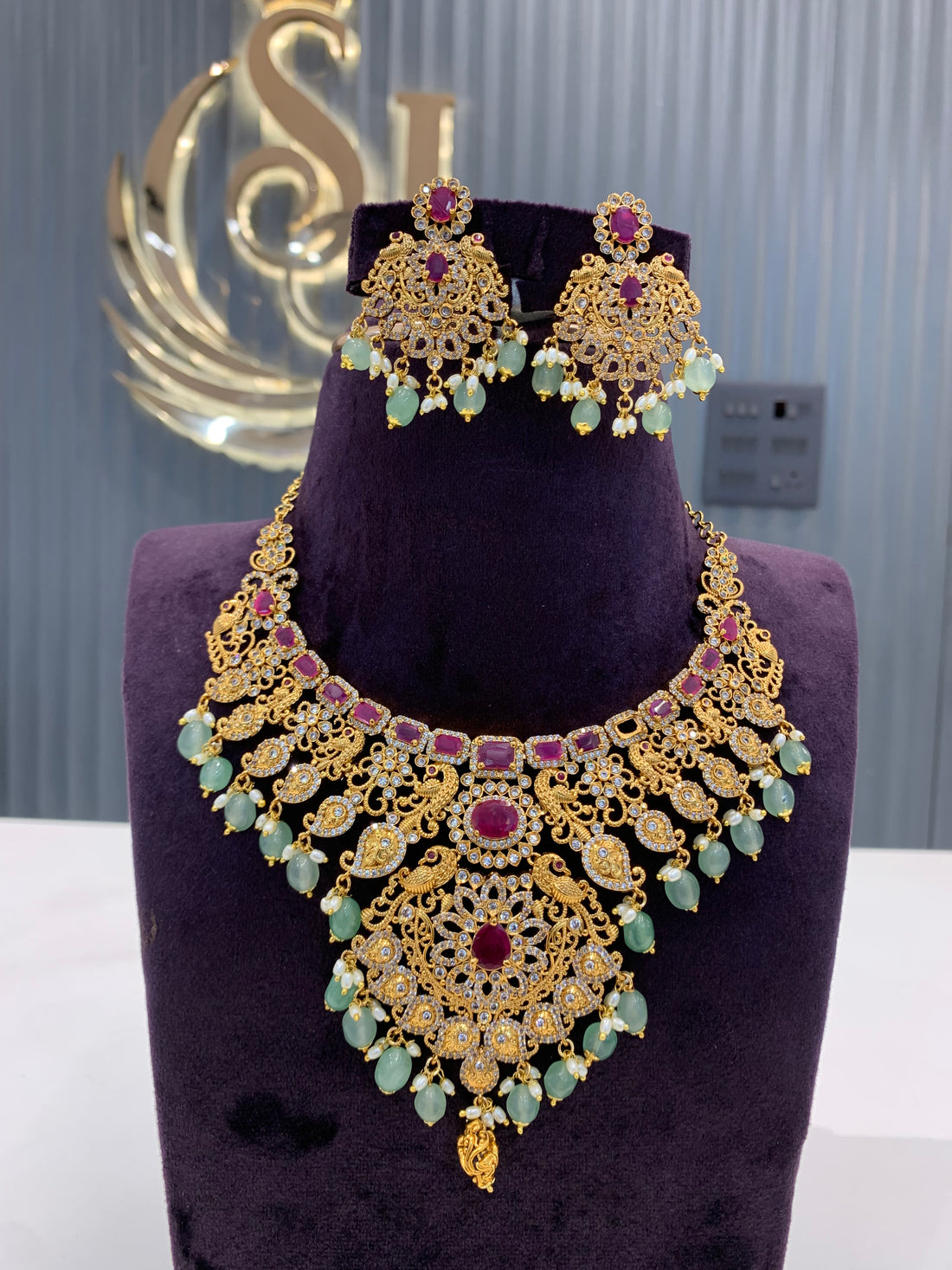 Beautiful heavy chocker set