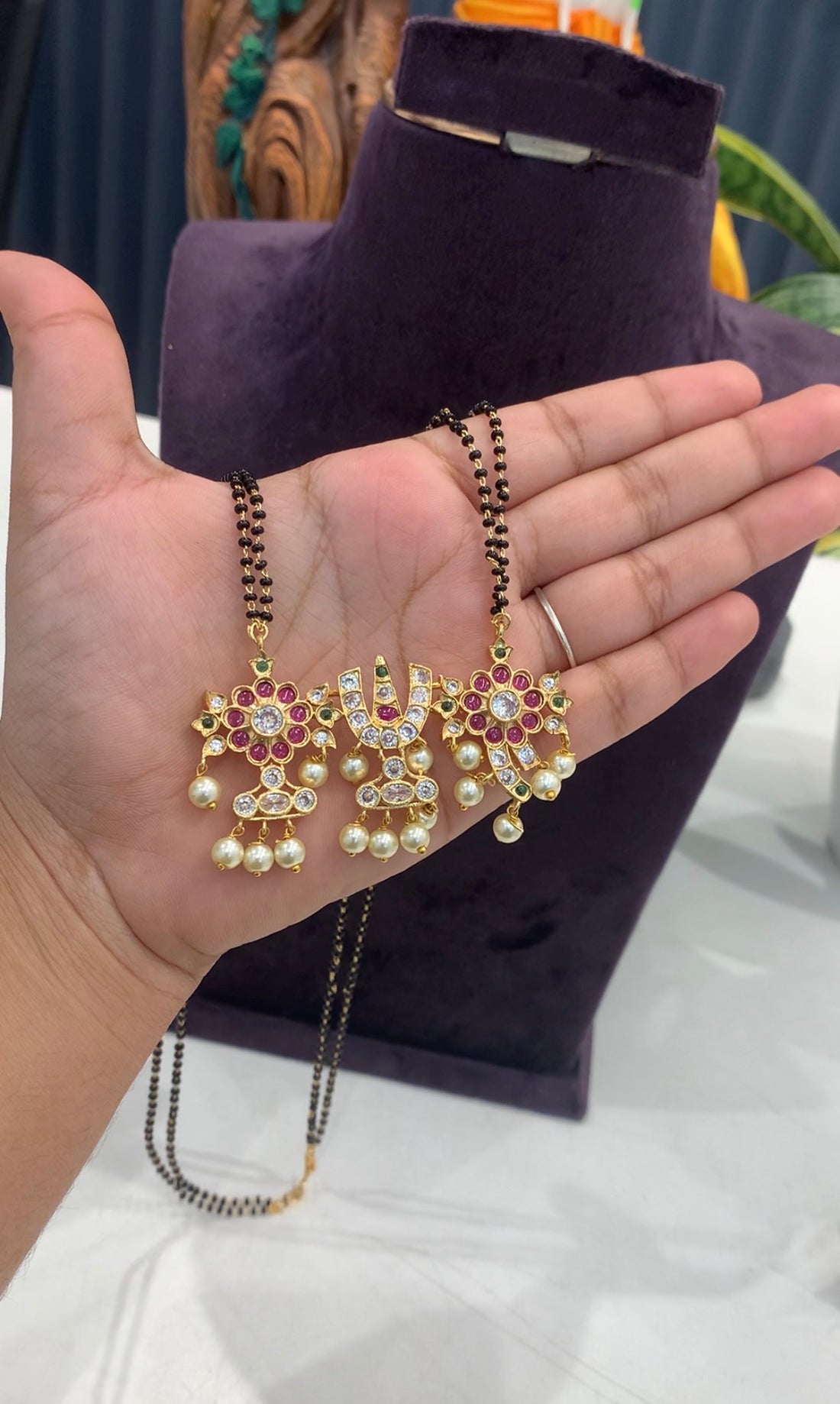 Beautiful customised 24inchs blackbeads with shankuchakrala pendant