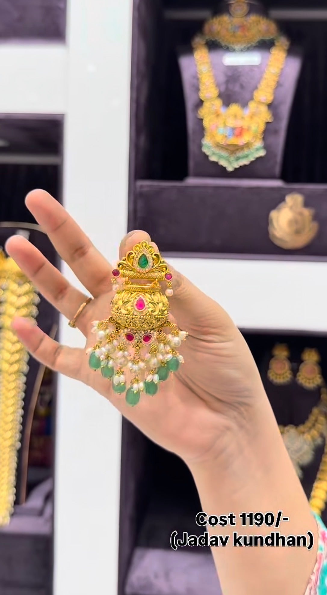 Beautiful Jadav kundhan Pot Style Jumkies