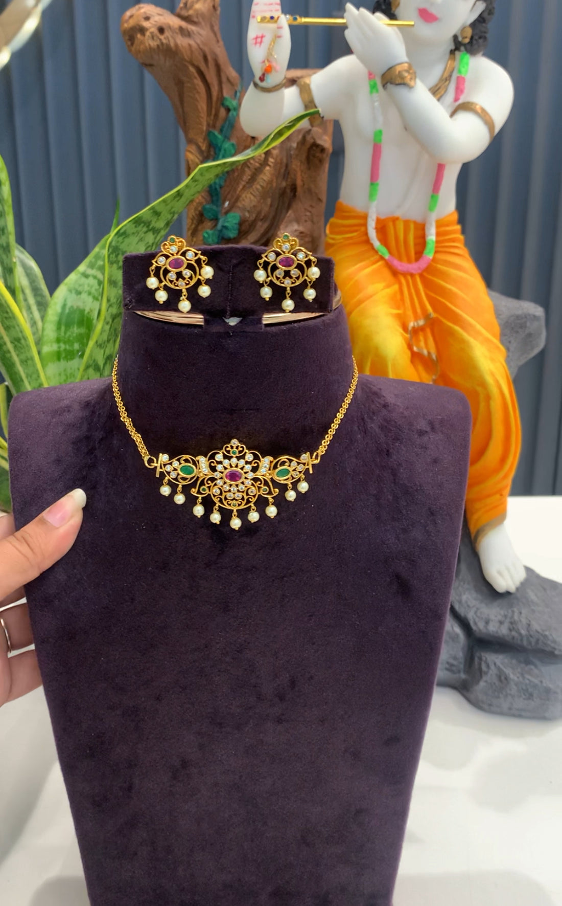 Beautiful mini chocker set