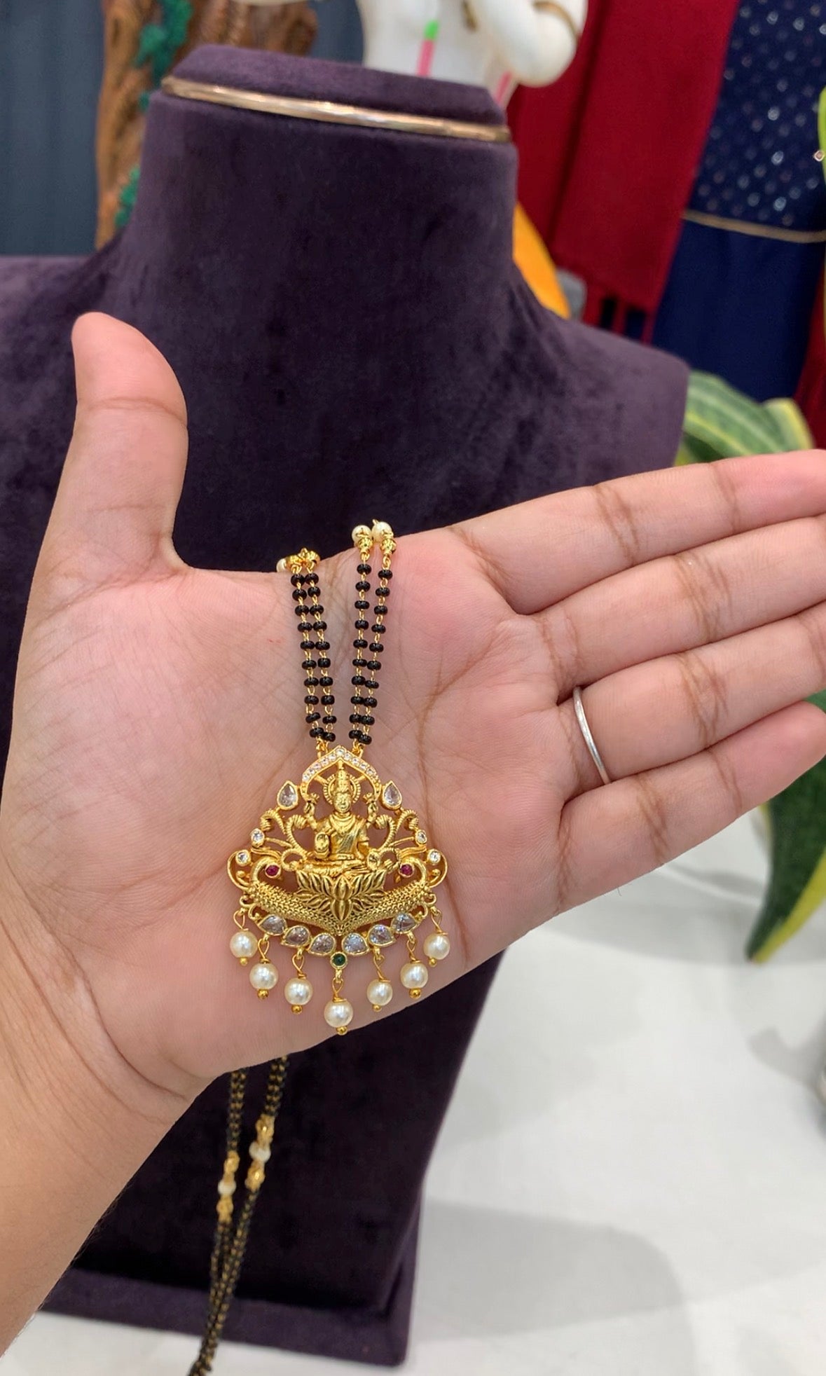 Beautiful traditional locket with 24inchs blackbeads