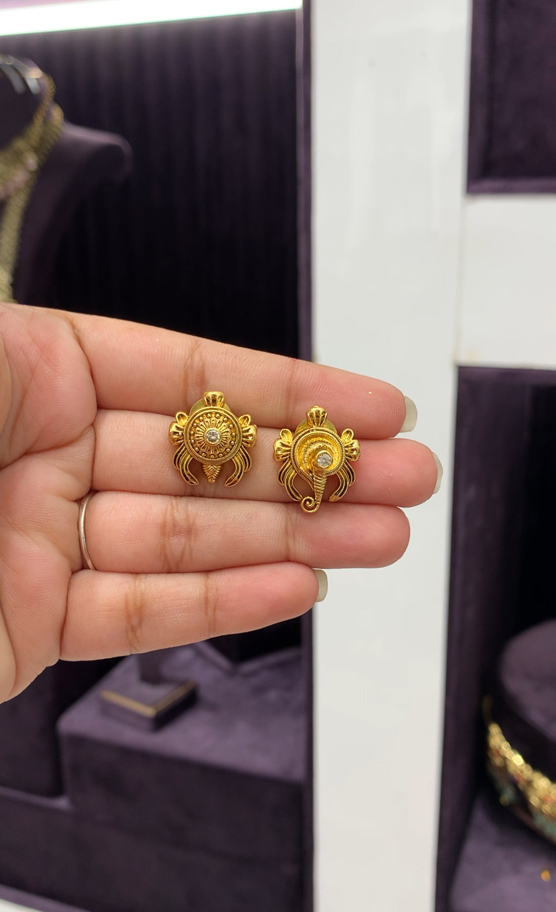 Beautiful traditional shenkuchakram studs