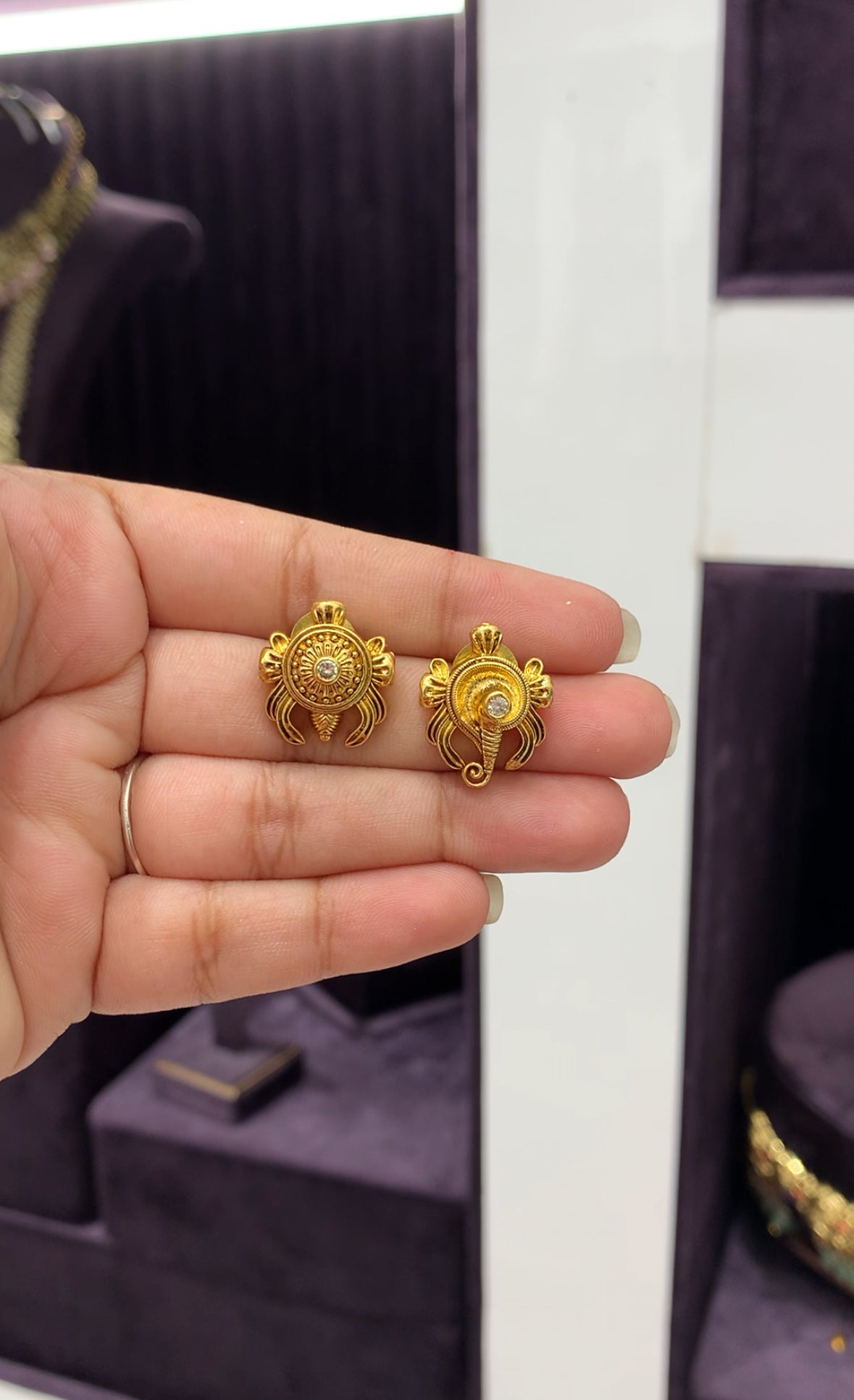 Beautiful traditional shenkuchakram studs