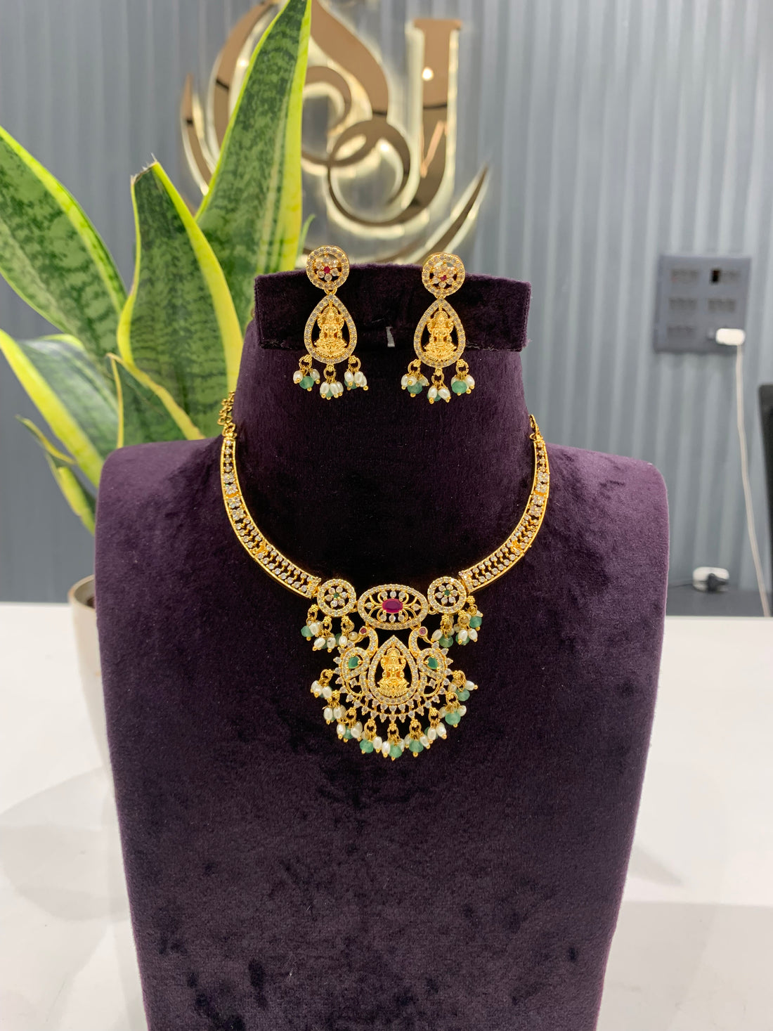 Beautiful kanti necklace