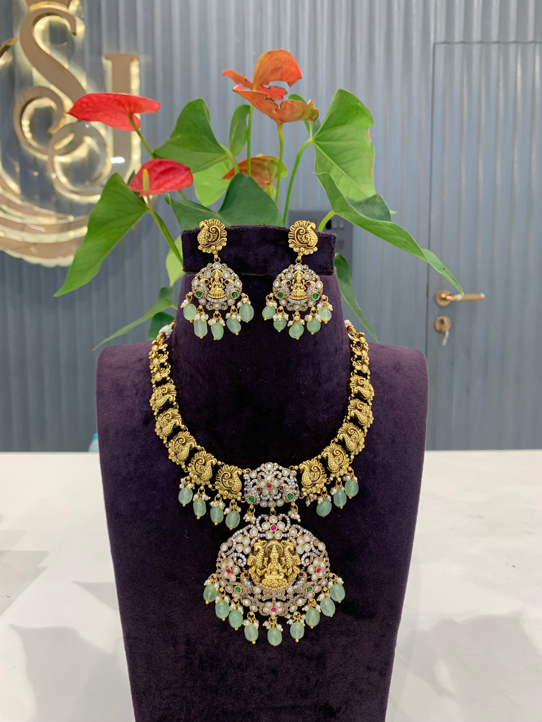Beautiful kundhan necklace