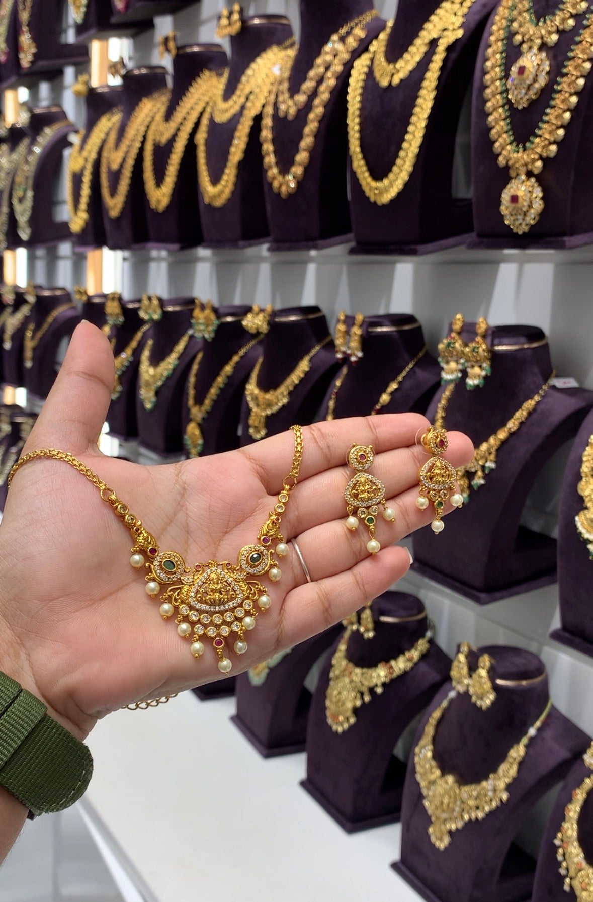 Beautiful simple traditional necklace