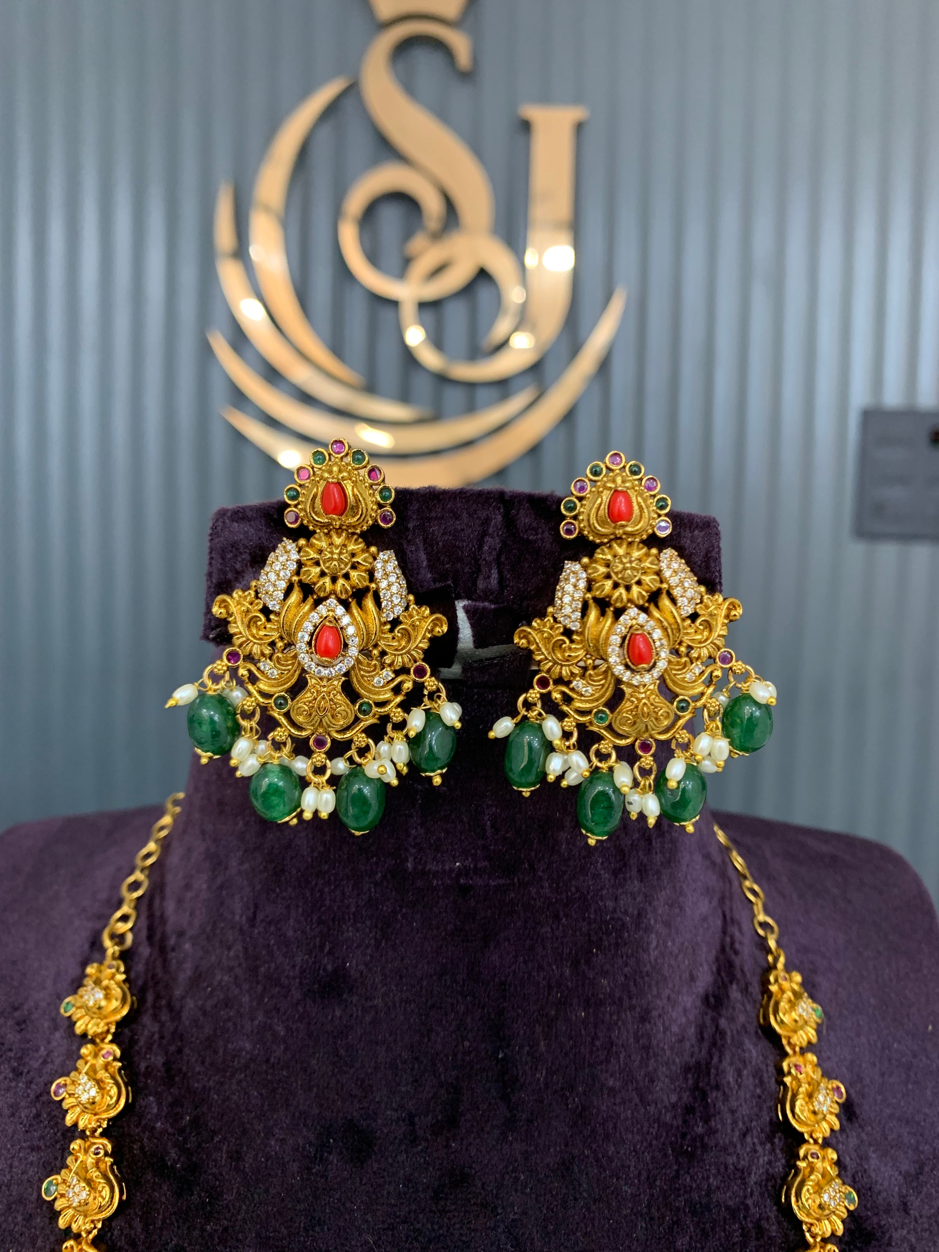 Traditional coaral stone necklace