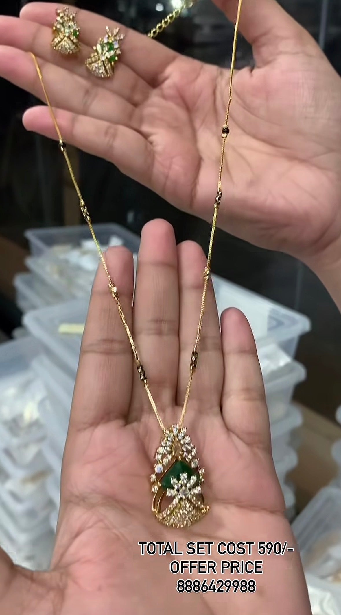 Beautiful pendant set with fancy chain