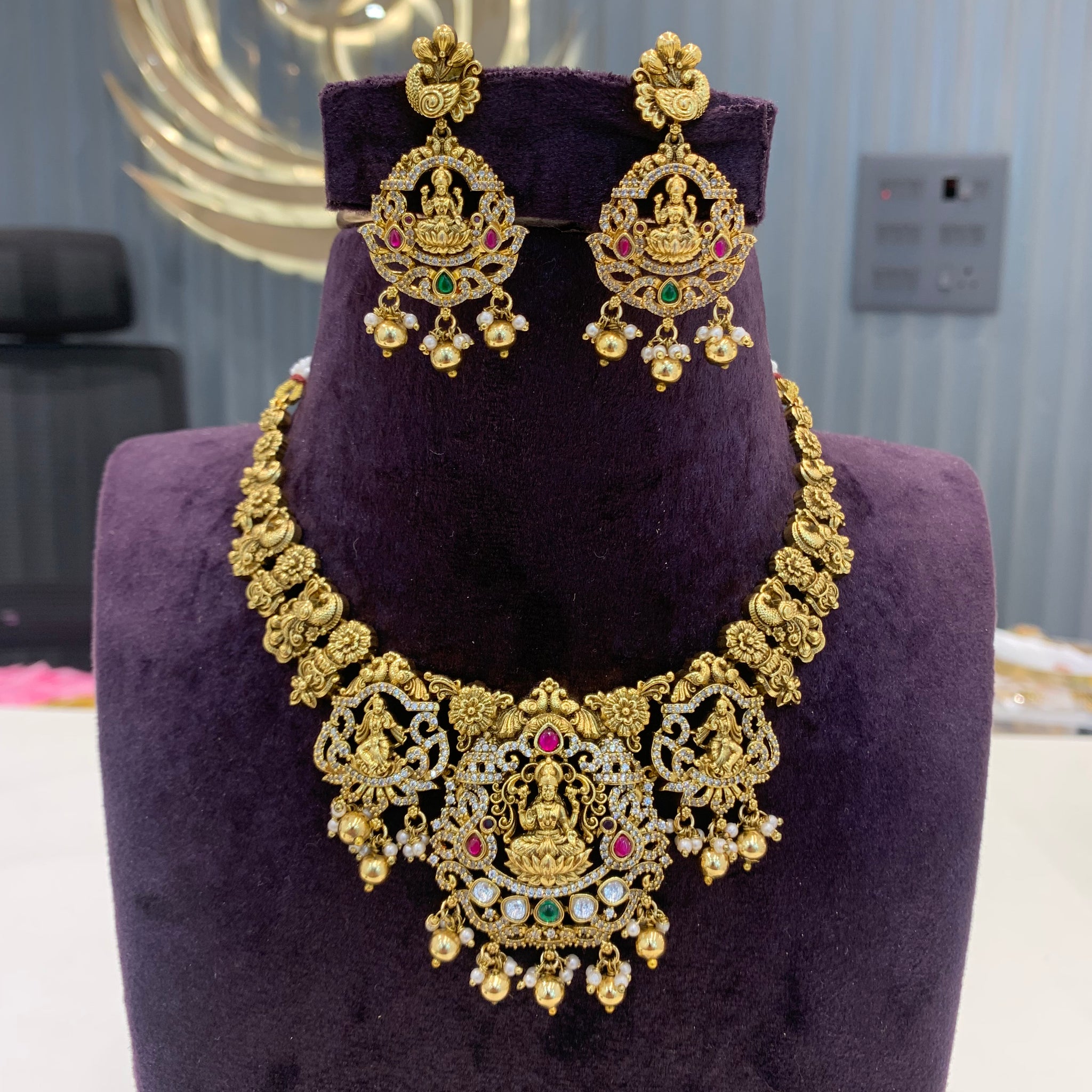 Beautiful jadav kundhan necklace