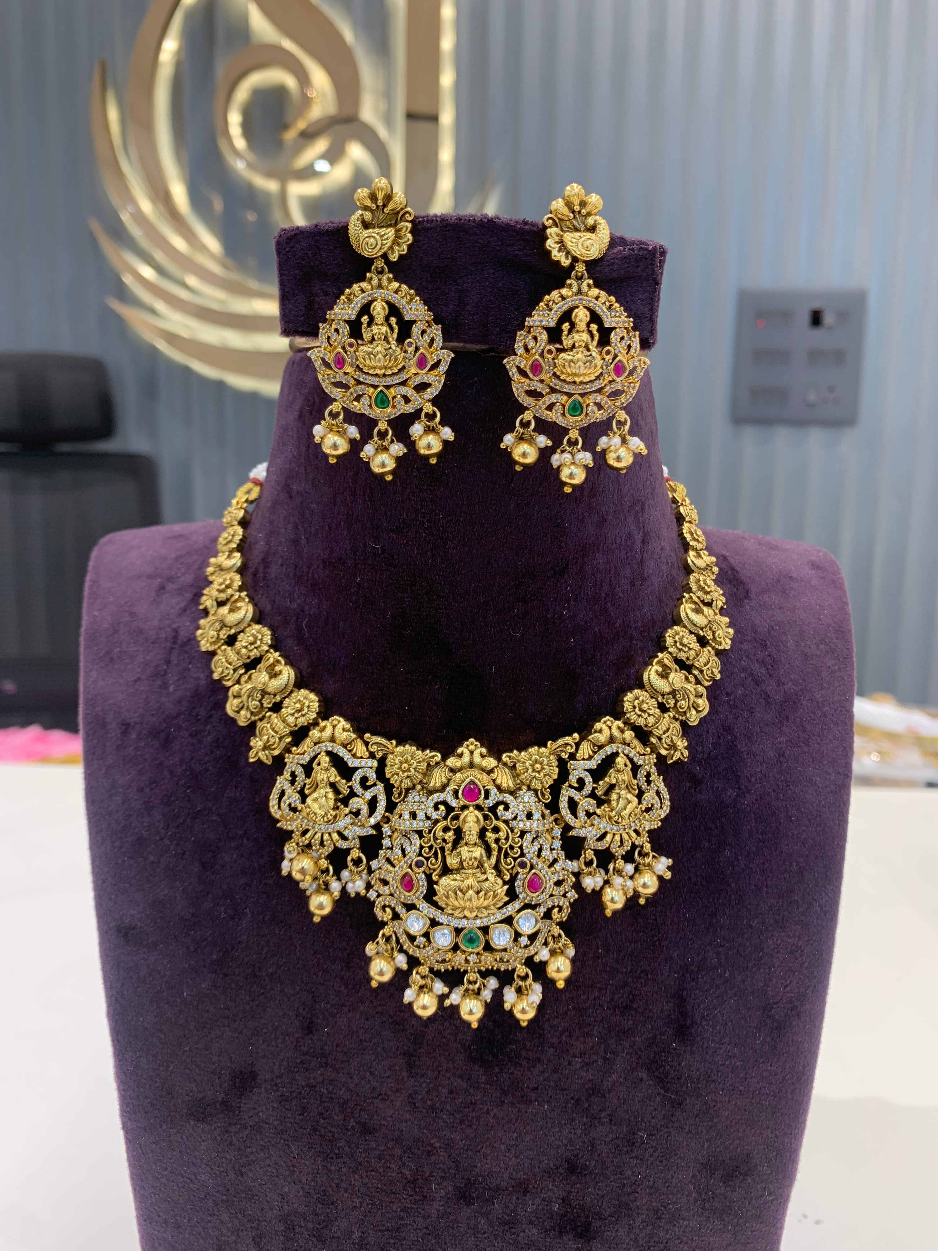Beautiful jadav kundhan necklace
