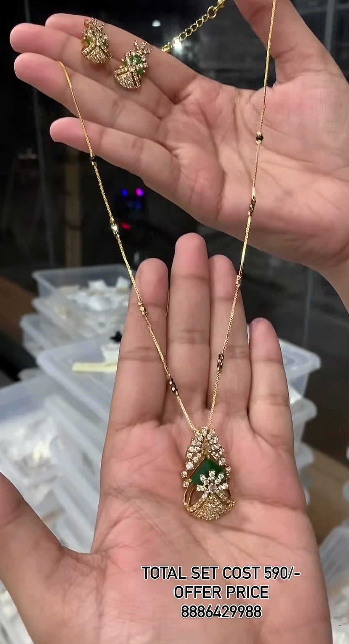 Beautiful pendant set with fancy chain