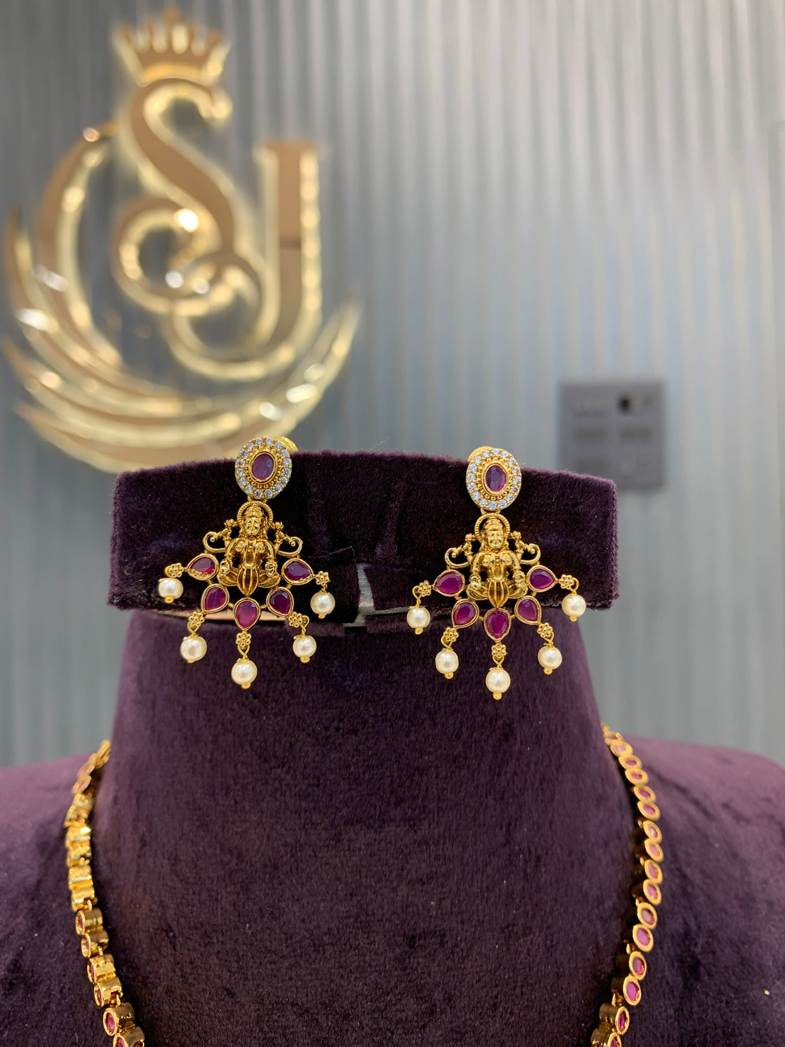 Beautiful kempu stone necklace