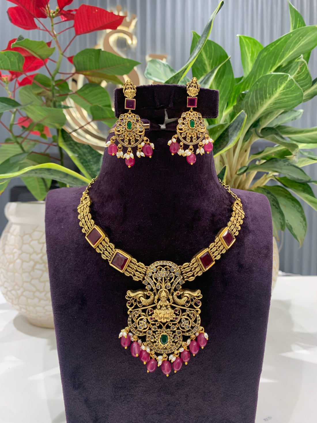 Beautiful kanti pattern necklace