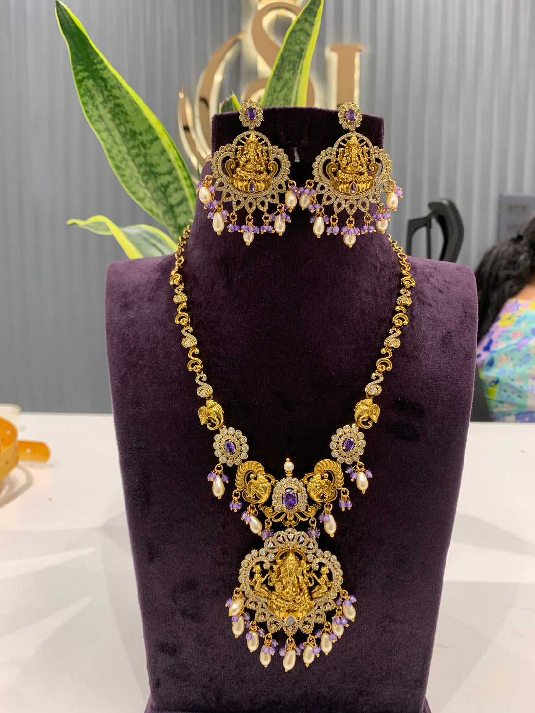 Beautiful ganesh minu haram