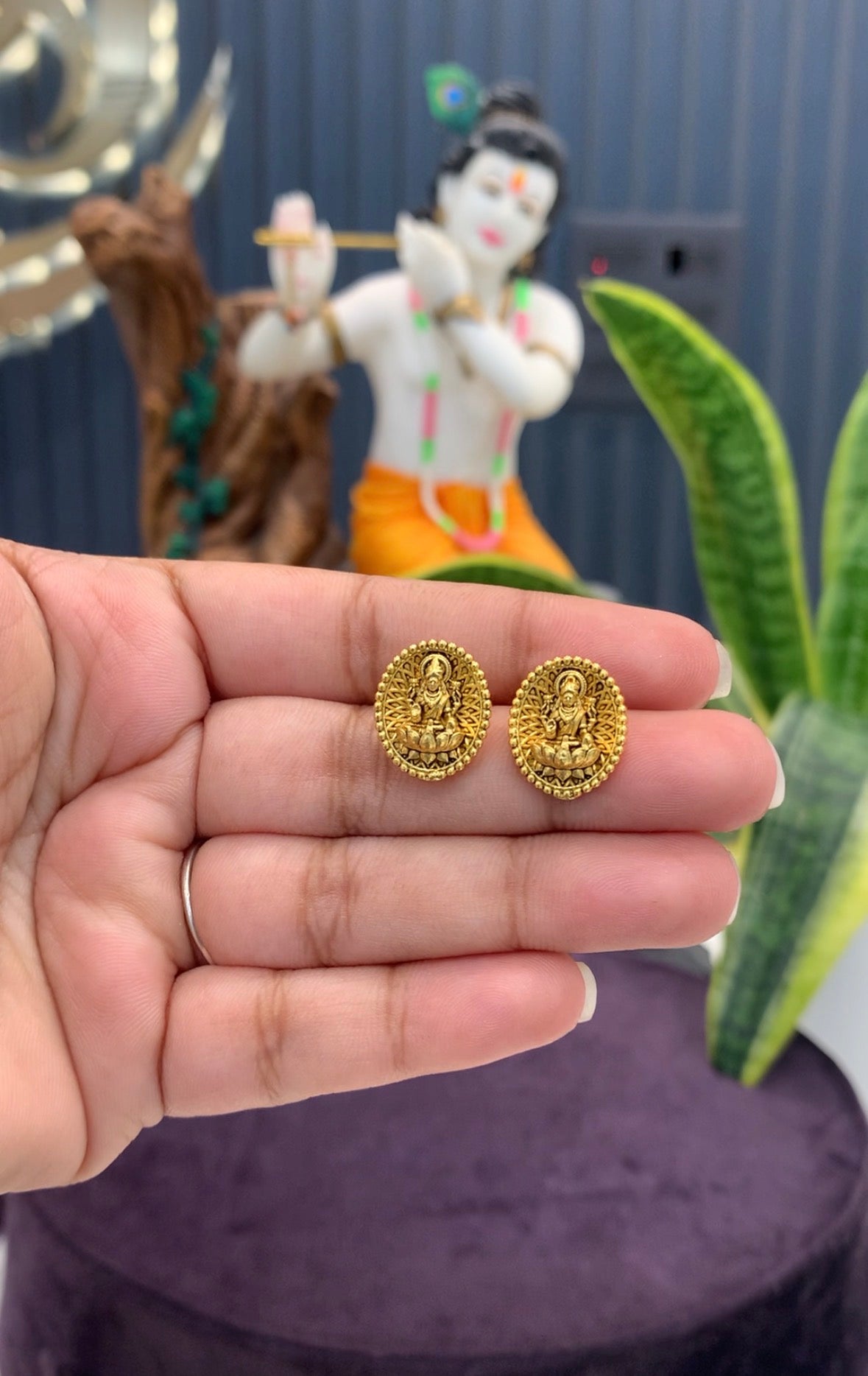 Beautiful 3D traditional studs