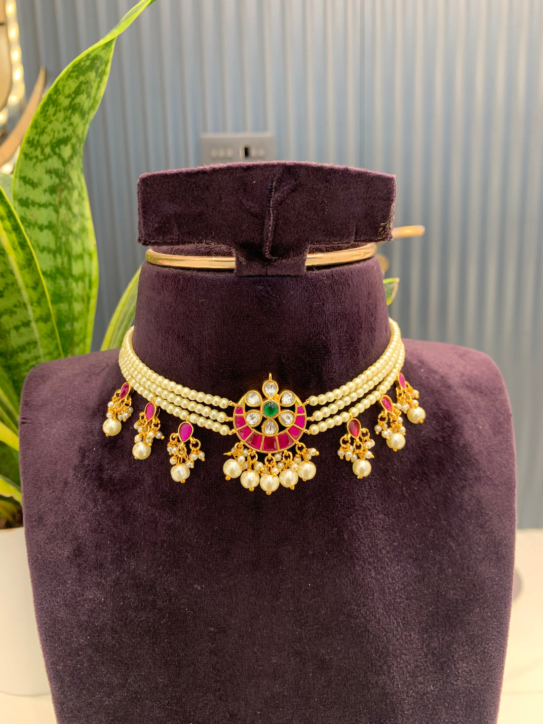 Beautiful white pearls Beads set  with jadav stone locket